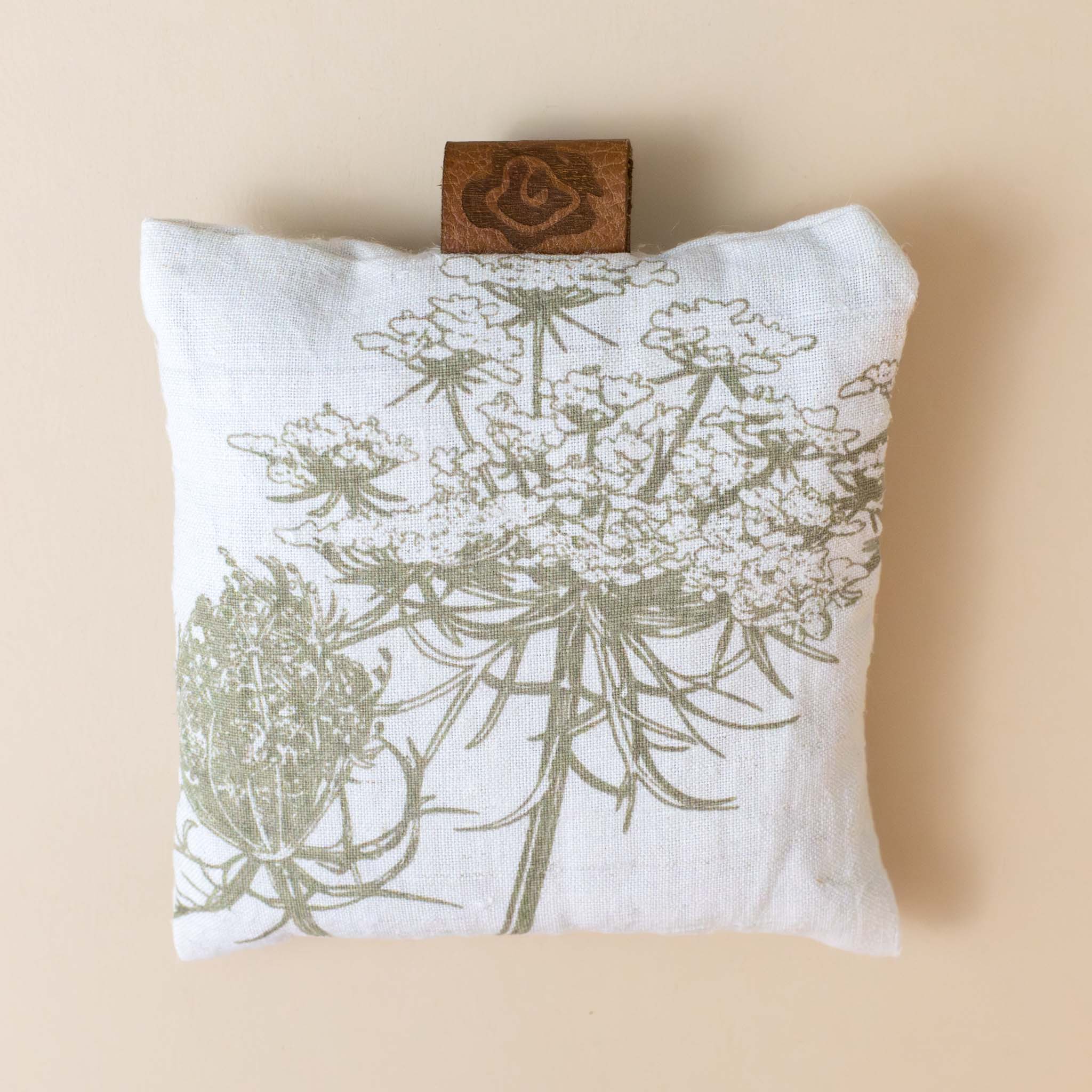 antique-linen-lavender-sachet-green-queen-annes-lace-print