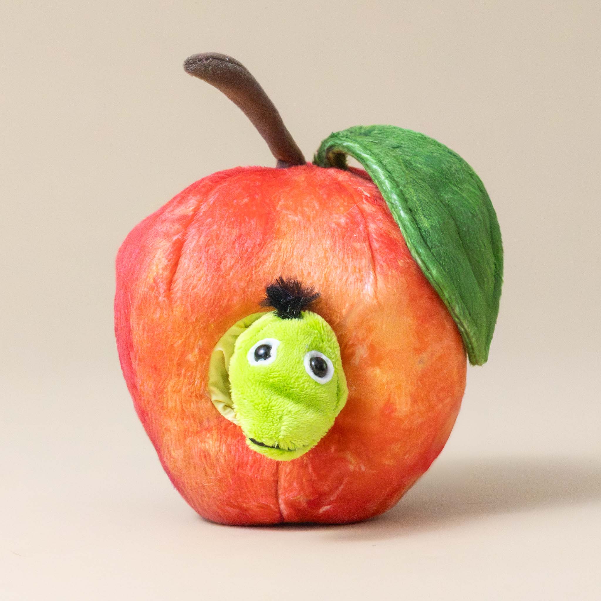 red-apple-and-green-worm-friend-finger-puppet