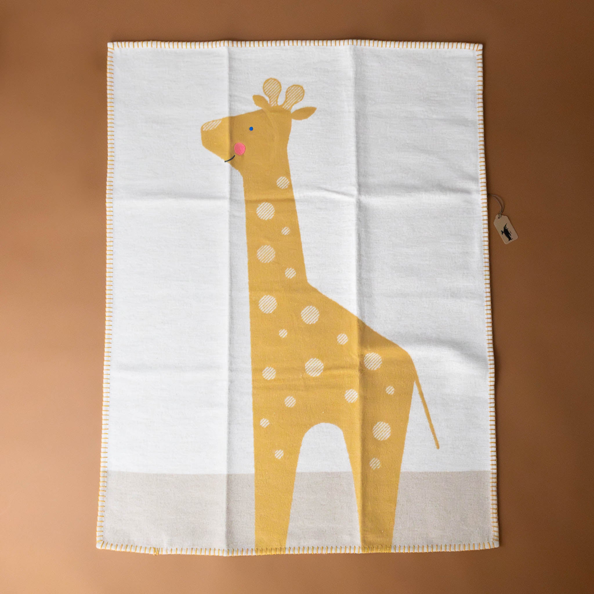 baby-blanket-embroidered-giraffe-yellow-and-ecru-full-blanket