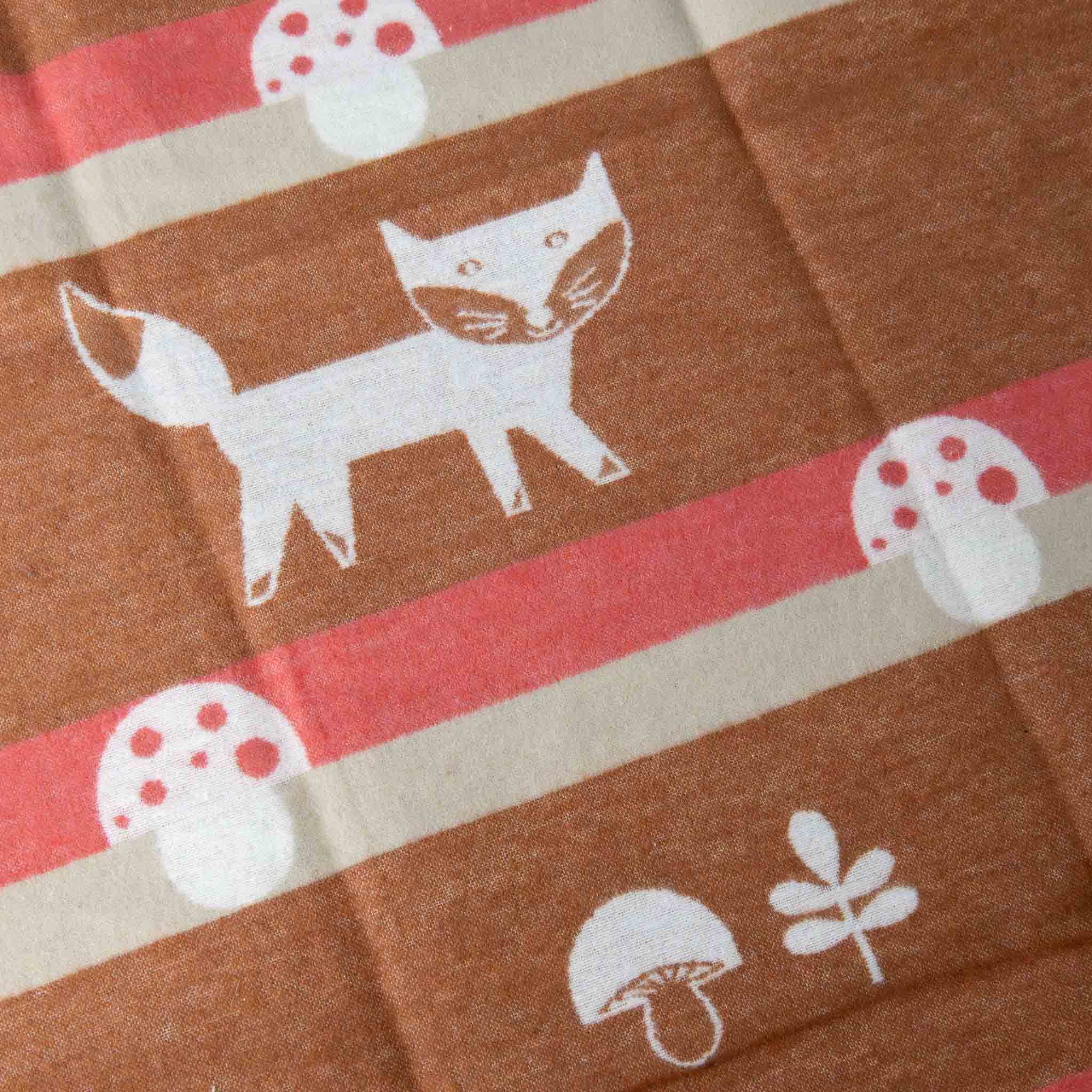 baby-blanket-foxy-mushrooms