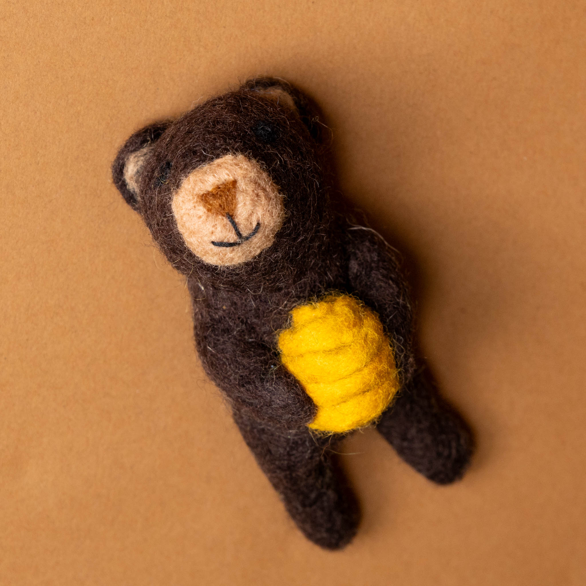 felt-ed-brown-honey-bear-finger-puppet