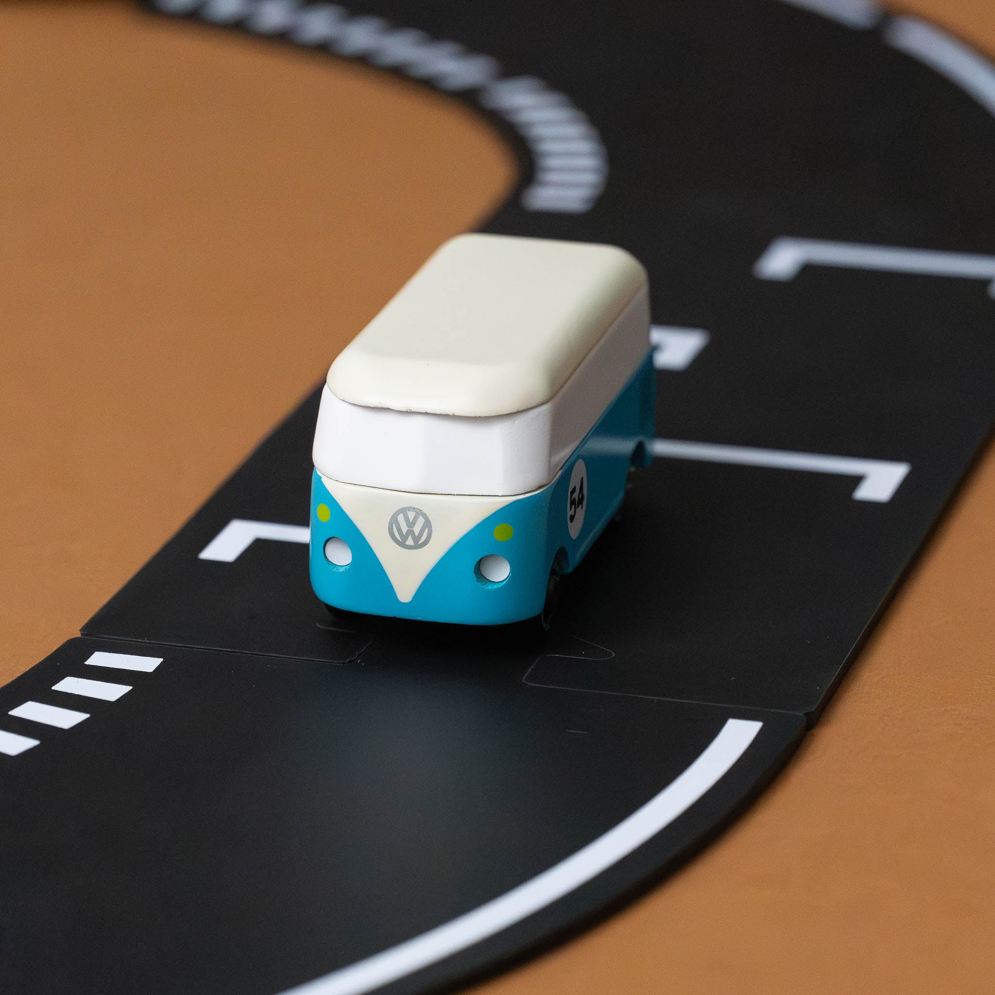 grand-prix-road-set-with-car