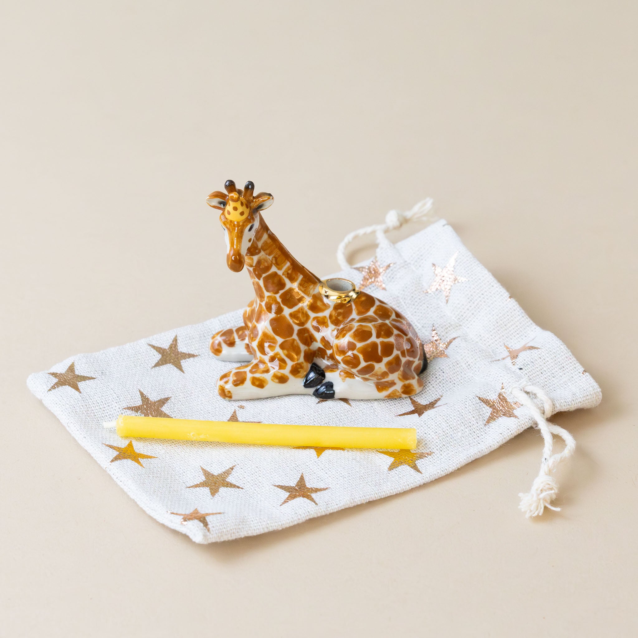 heirloom-porcelain-cake-topper-giraffe-and-storage-bag