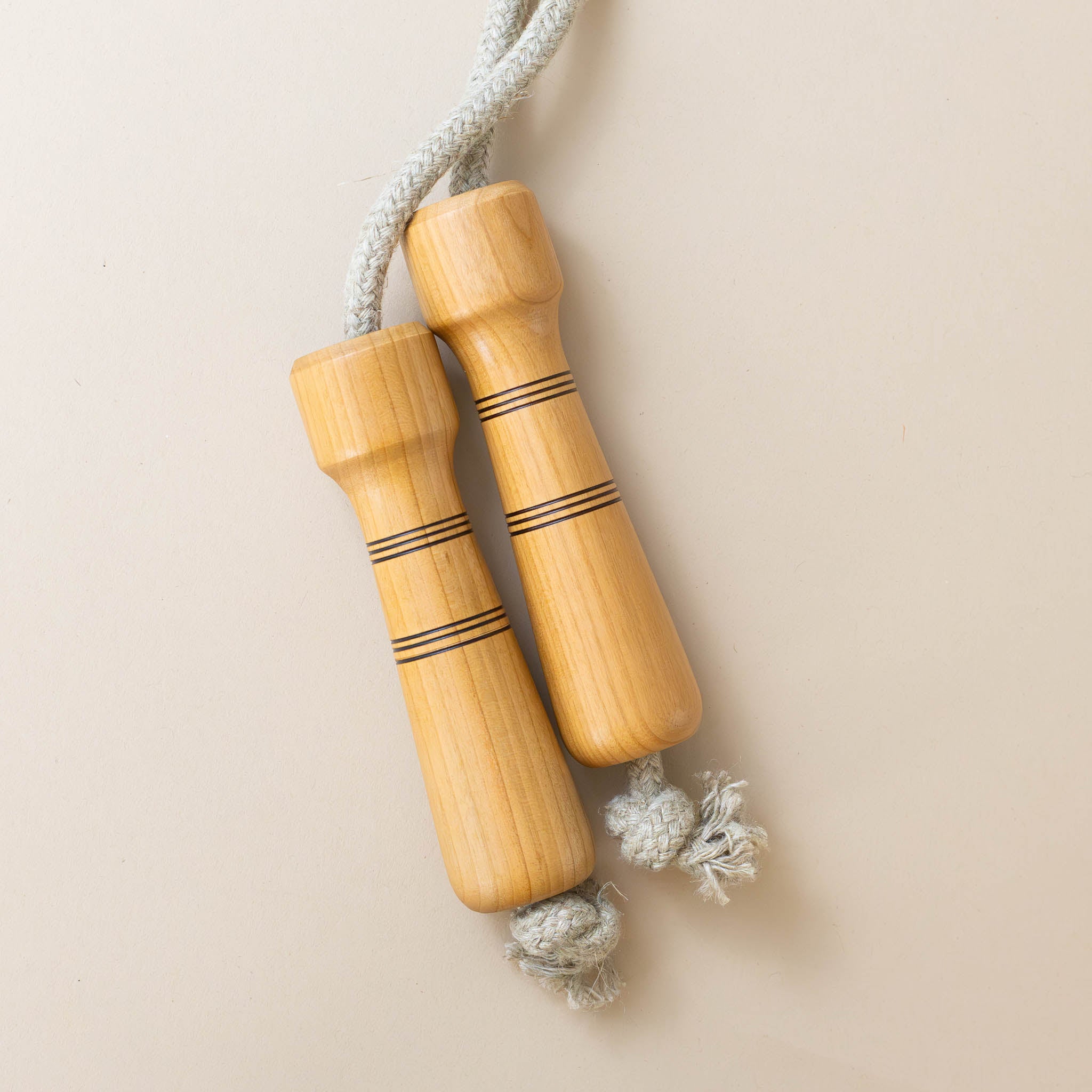 jump-rope-with-wooden-handles-cherry