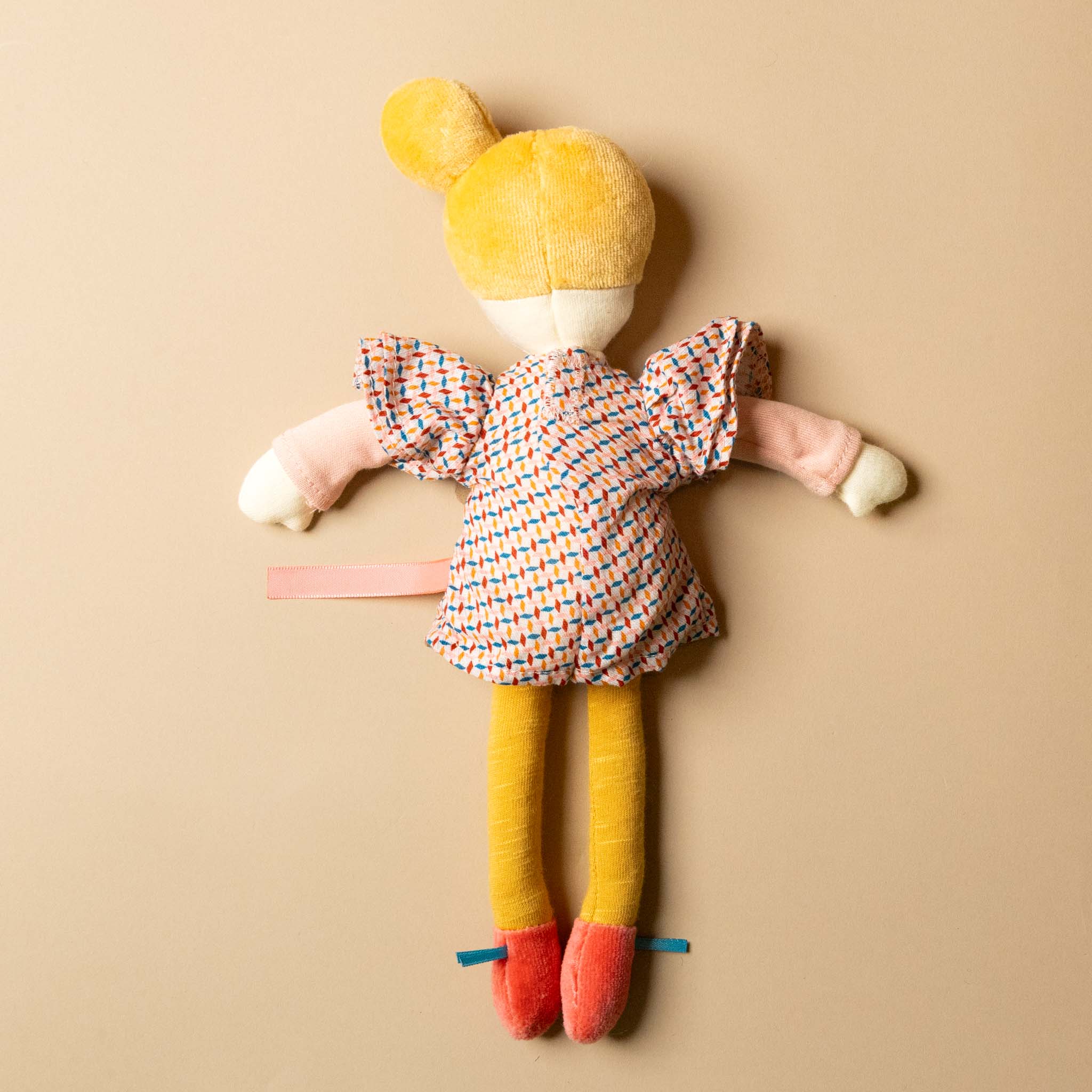 les-parisiennes-petite-agathe-doll-yellow-velvet-hair-and-leggings-patterned-dress-pink-hair-bow-back