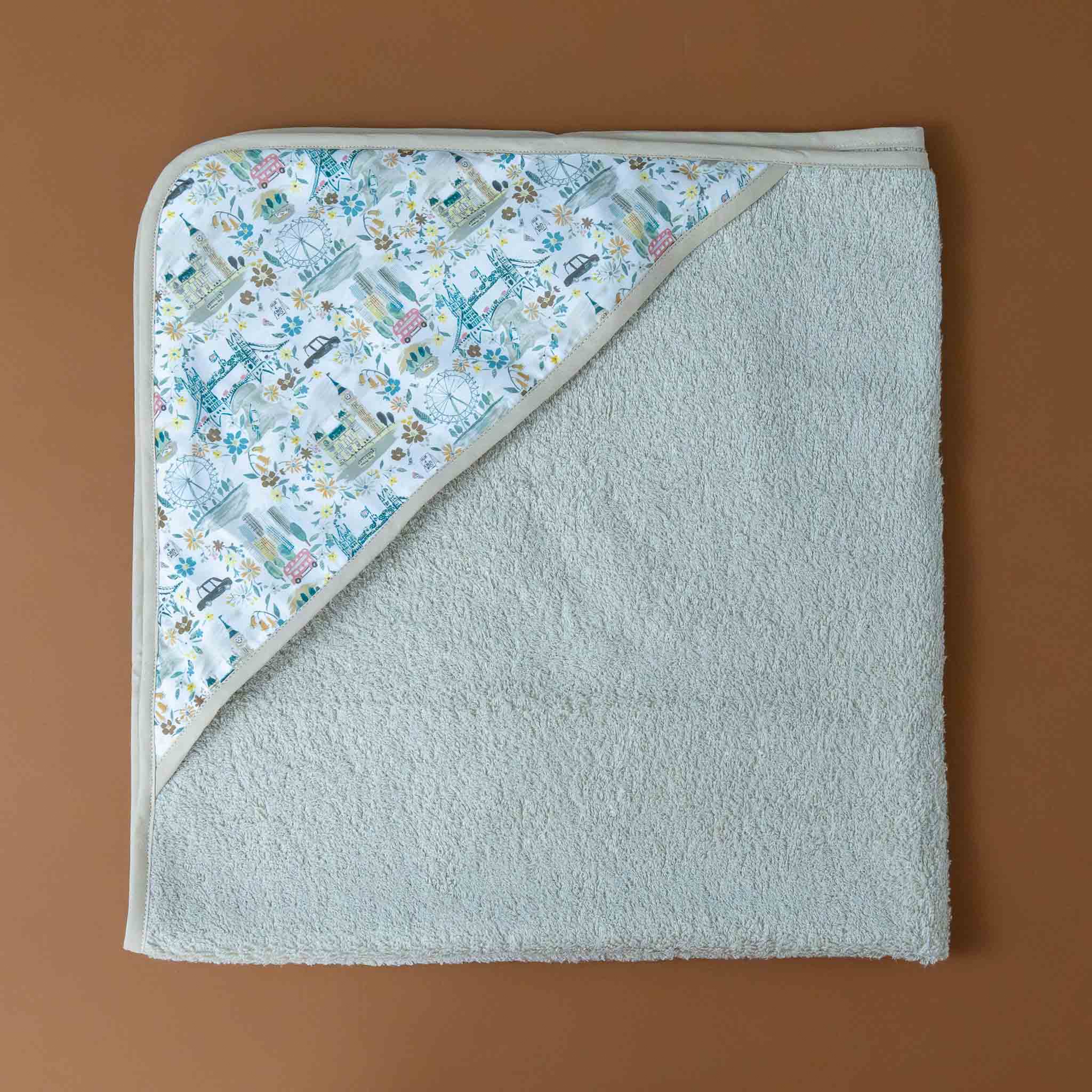 liberty-bath-towel-jonathan-green-with-lively-city-print