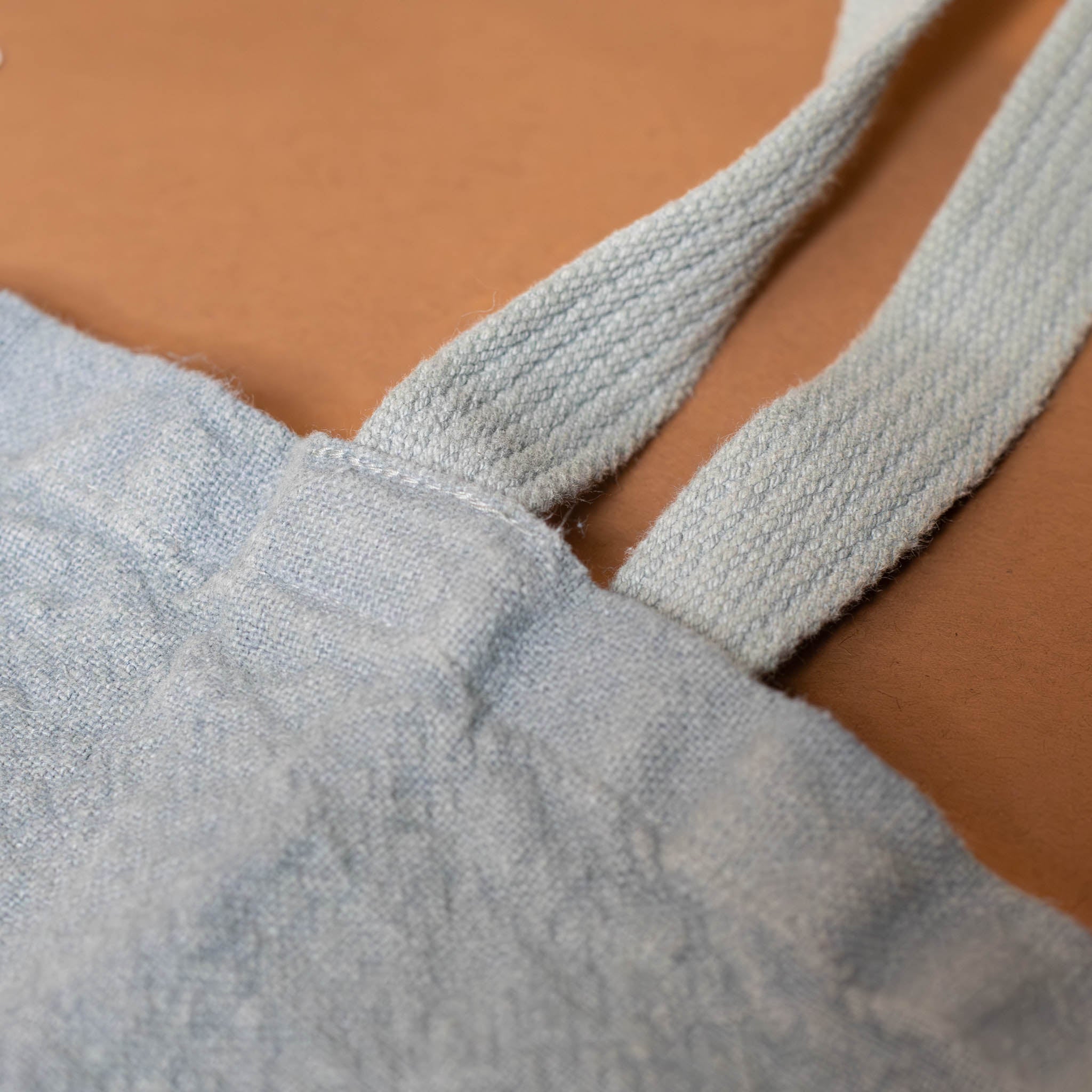 Analyzing image linen-doudou-tote-bag-vert-de-gris-strap-sewn-to-bag