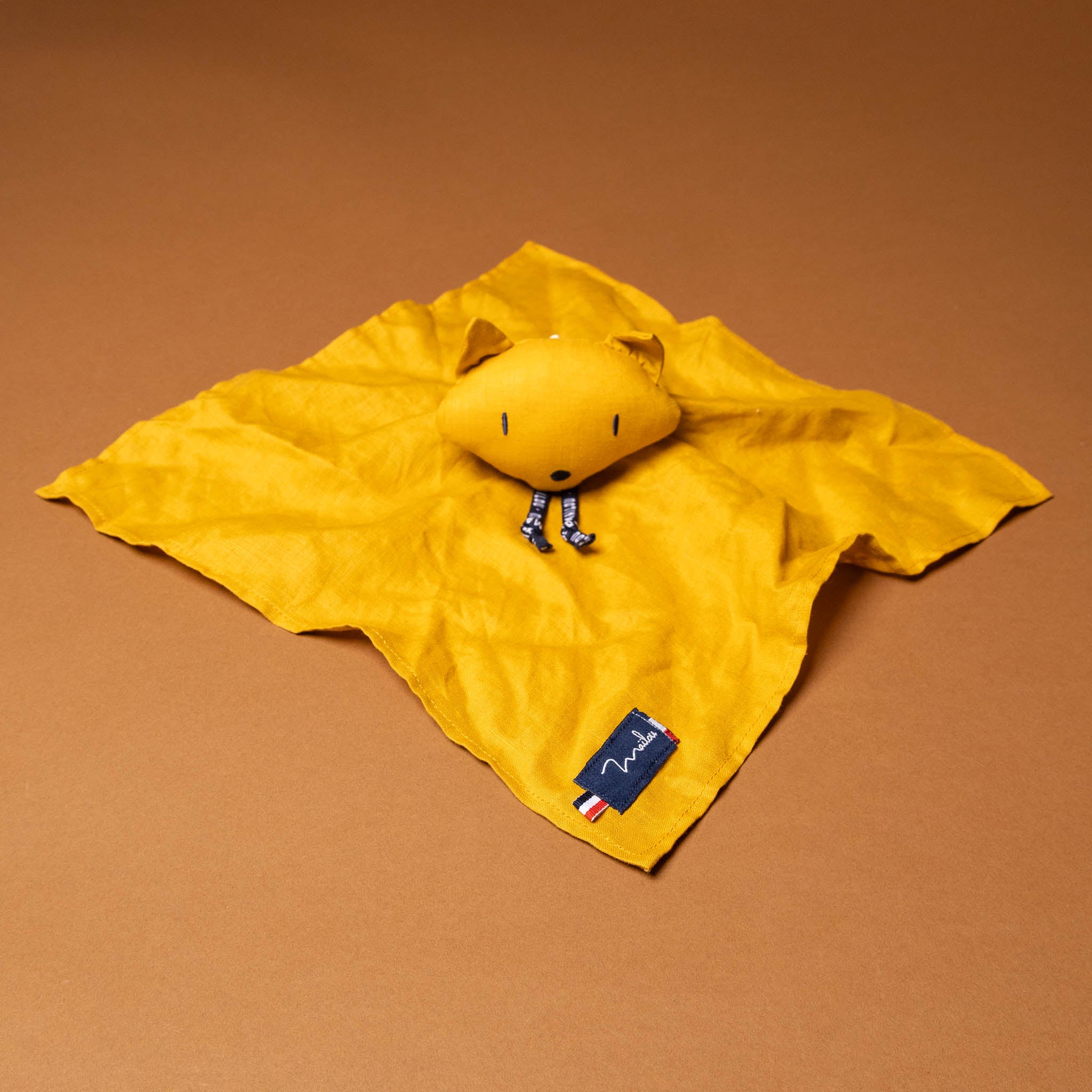 linen-fox-lovie-ochre -flat