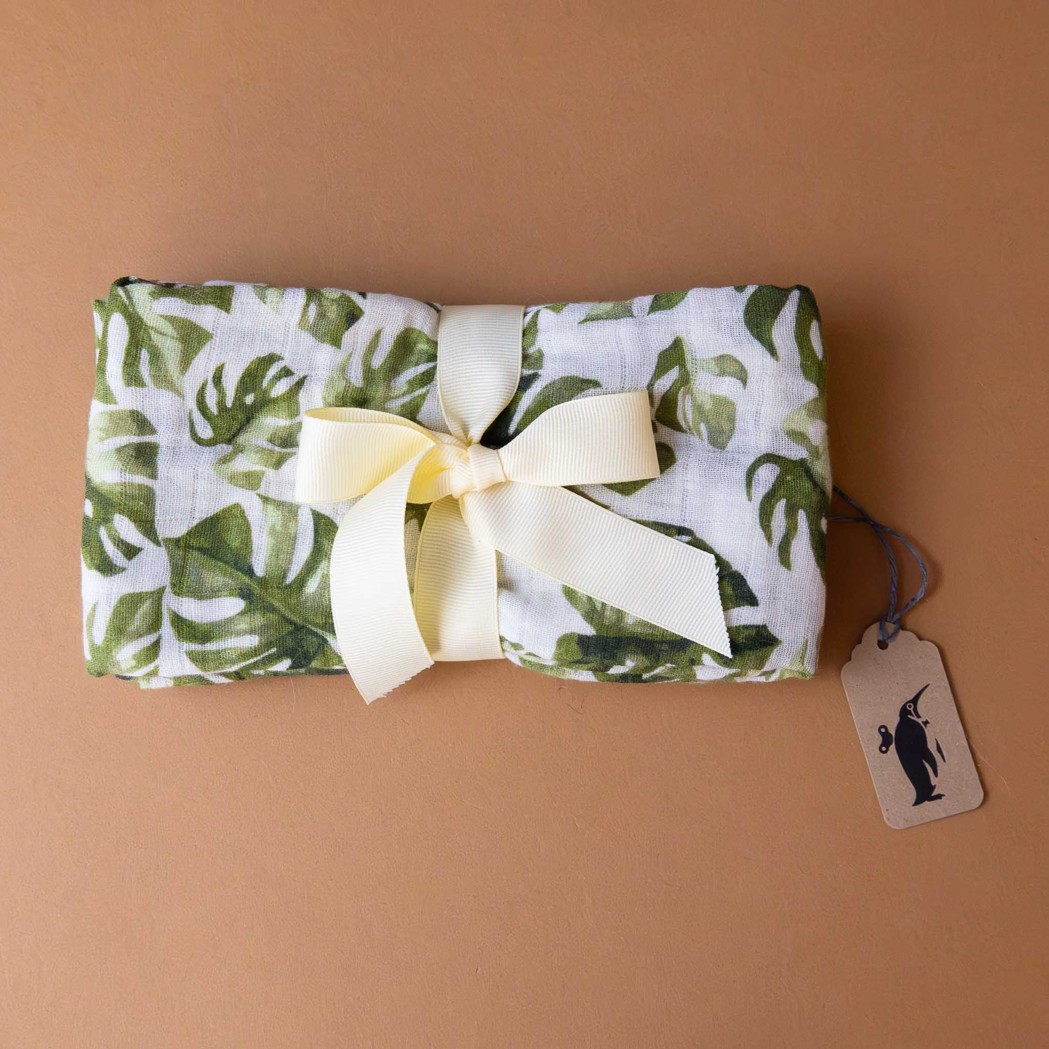 organic-cotton-burpie-set-monstera-leaf-green-on-white-print-with-ribbon