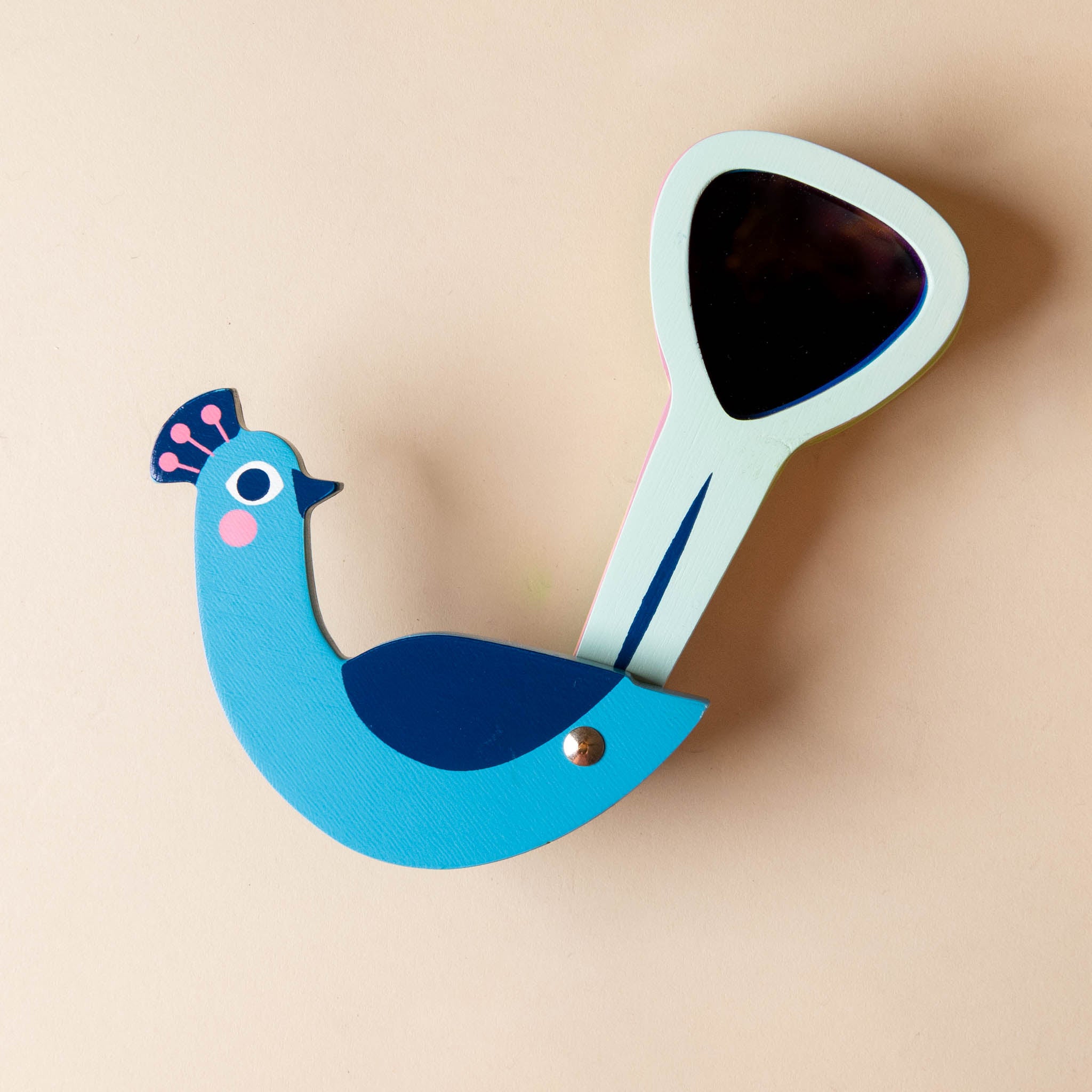 peacock-tail-colors-closed