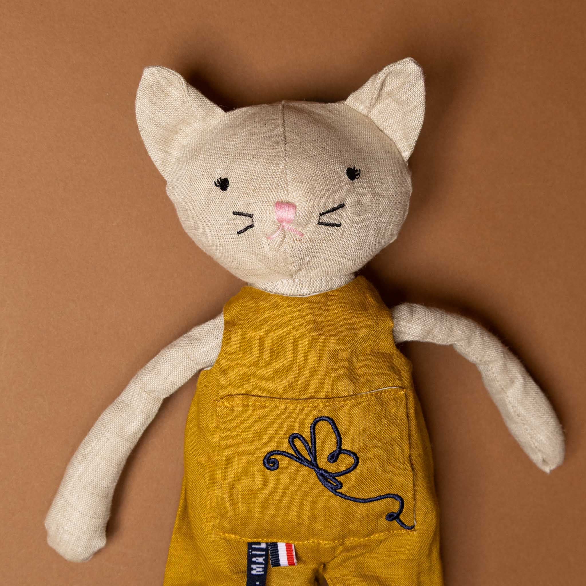 perlipopette-linen-kitten-ochre-overalls-face