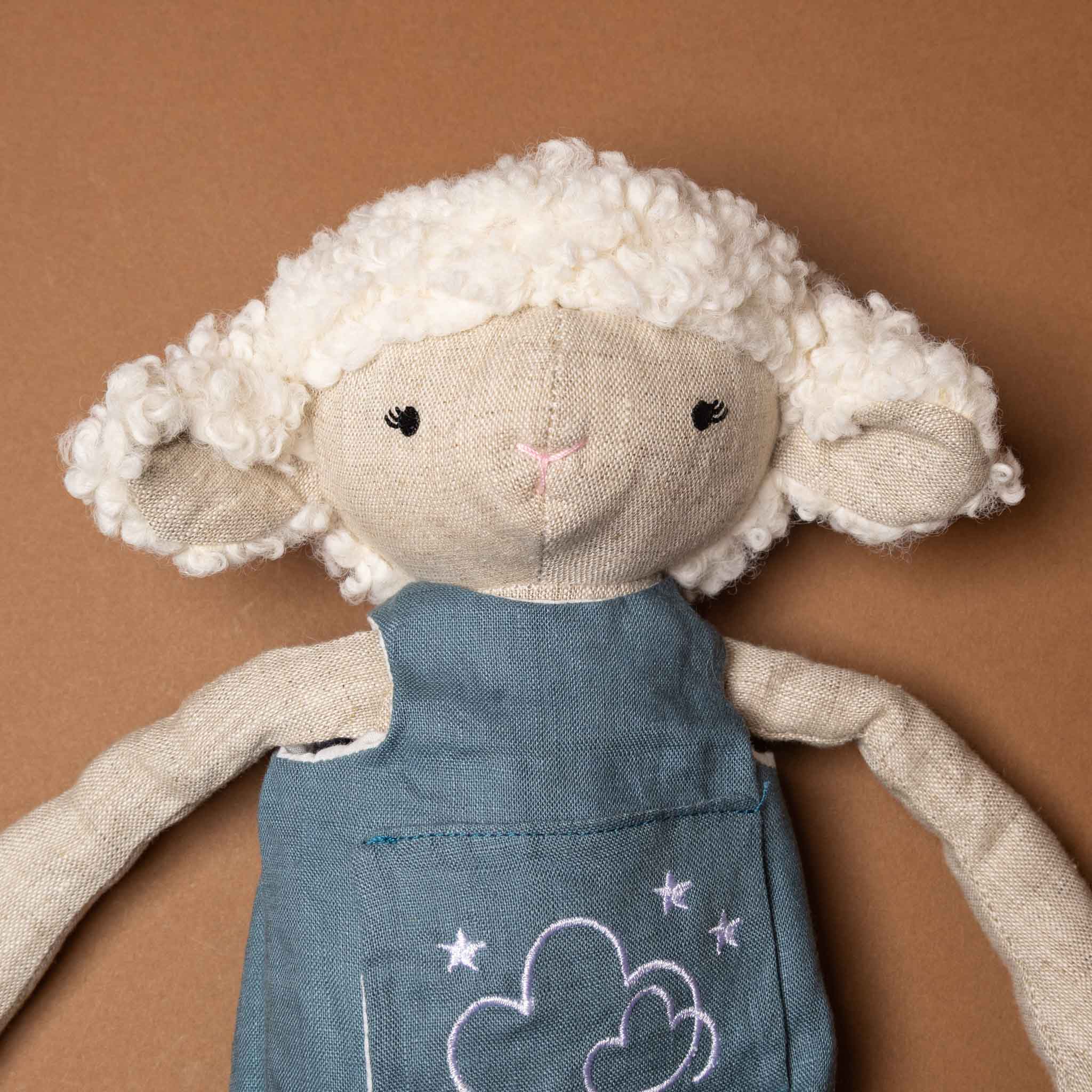 perlipopette-linen-sheep-blue-overalls-face