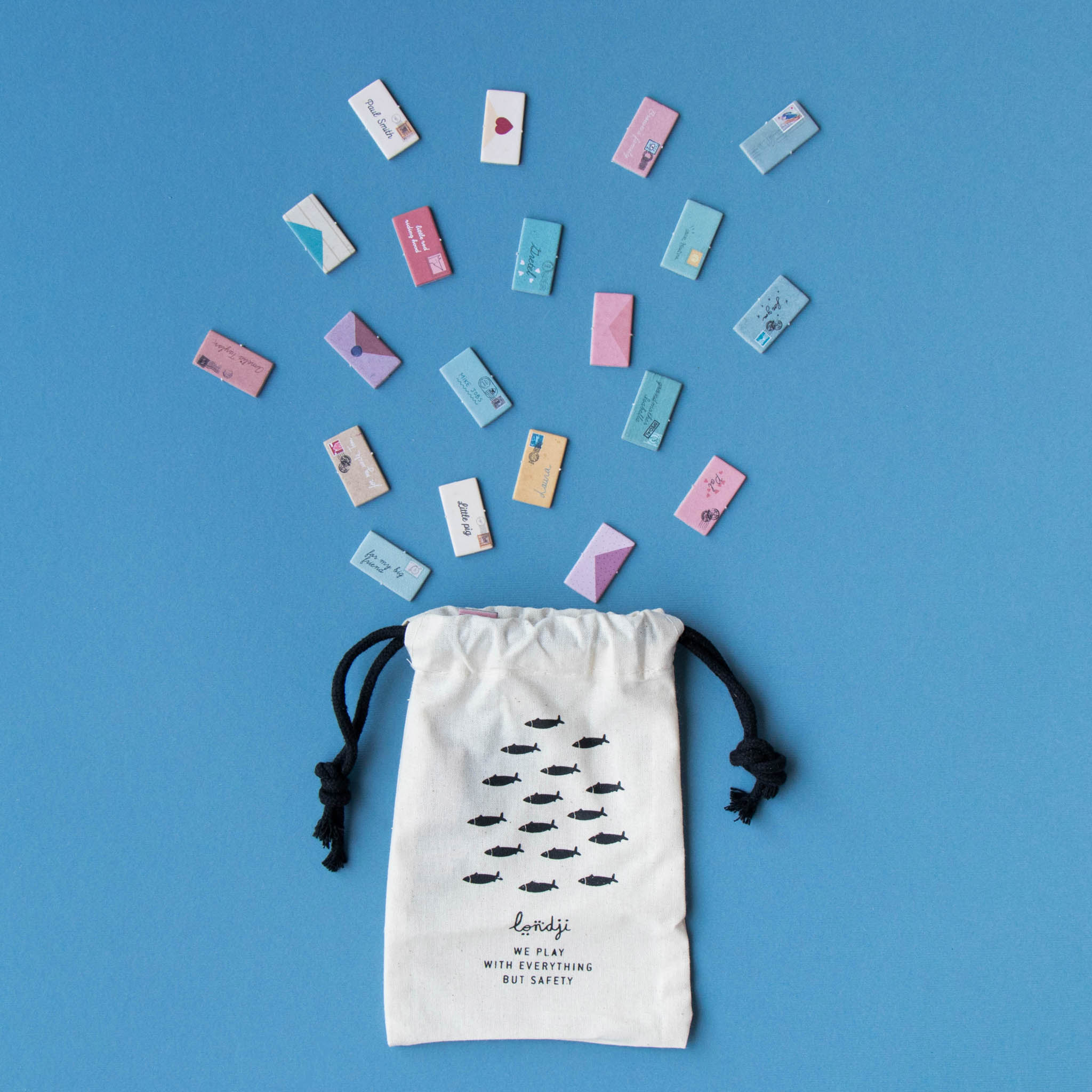 postman-pocket-game-carrying-bag-with-many-envelope-playong-pieces