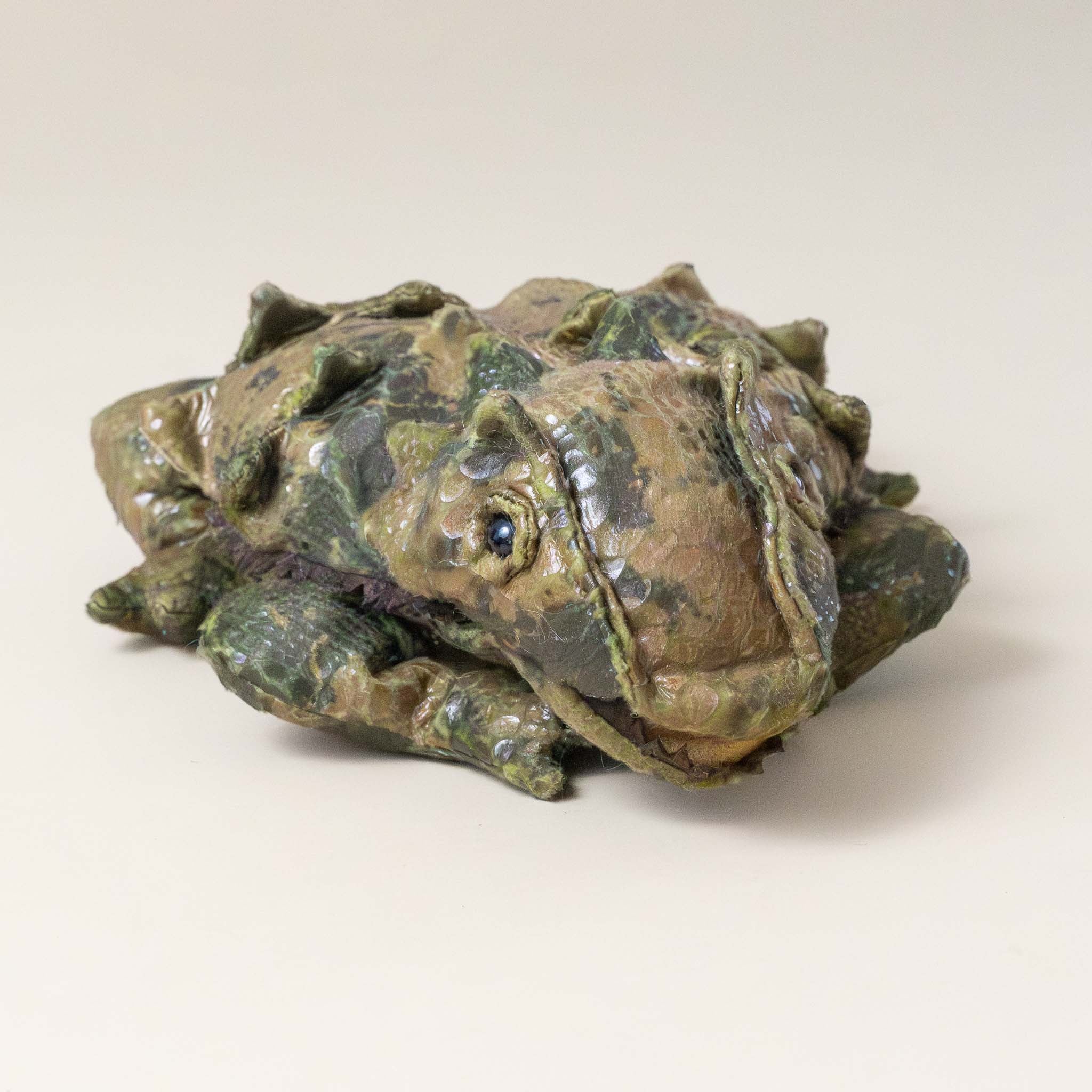 silverback-horned-lizard-hand-puppet-front