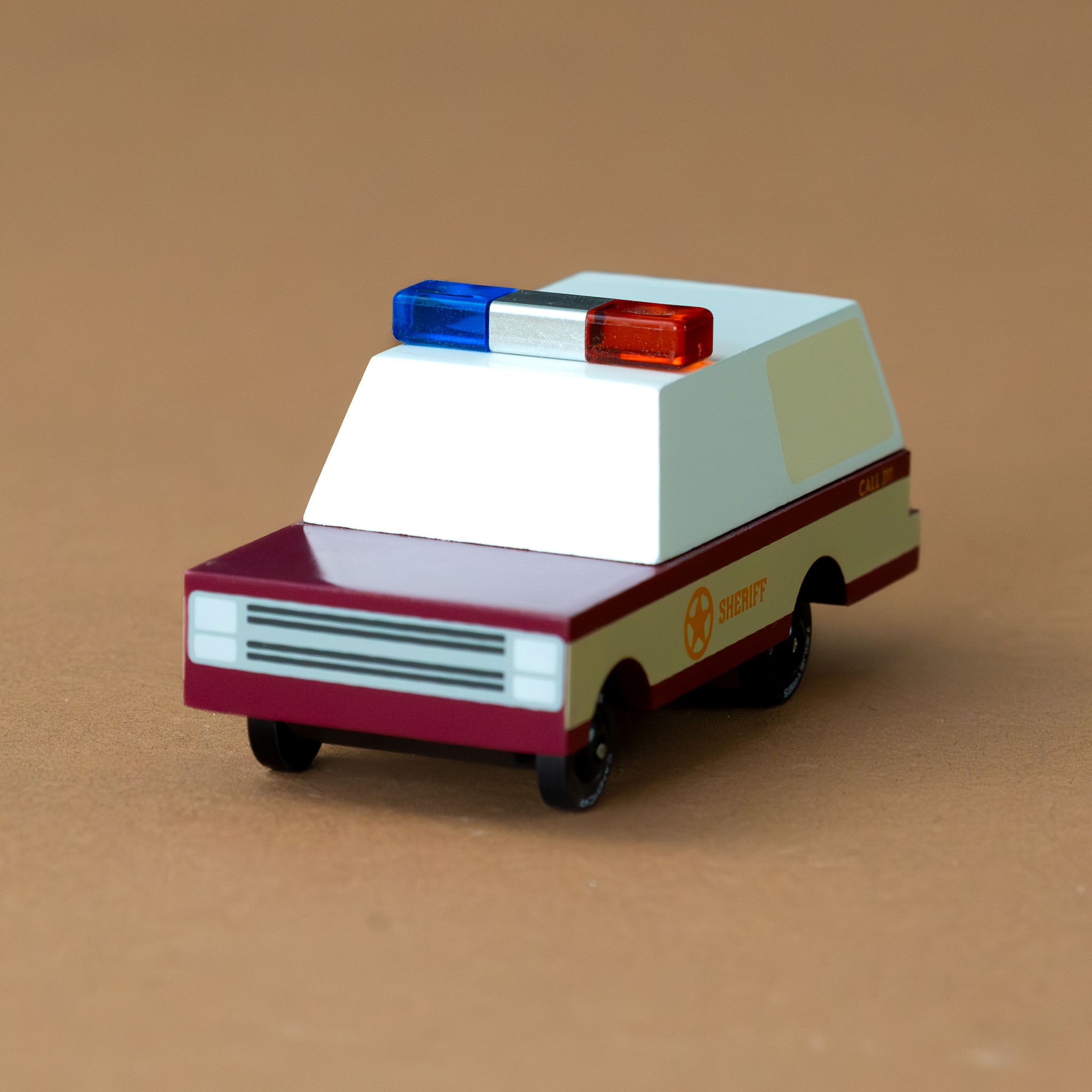 wooden-candycar-sheriffs-off-road-truck-profile