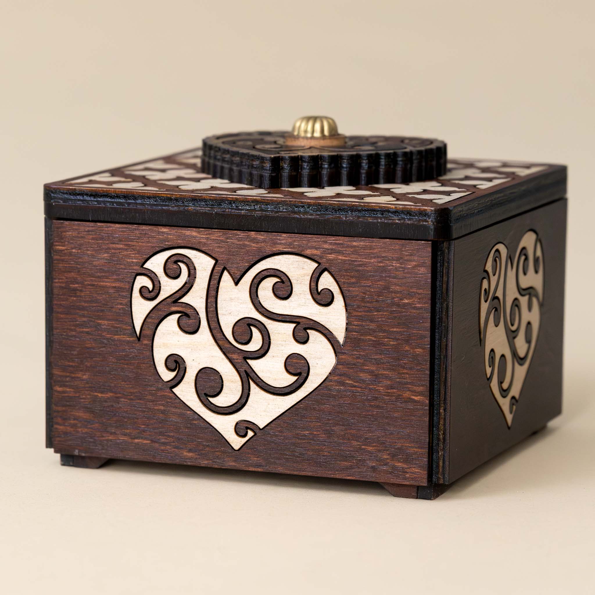 wooden-heart-box-puzzle-detail