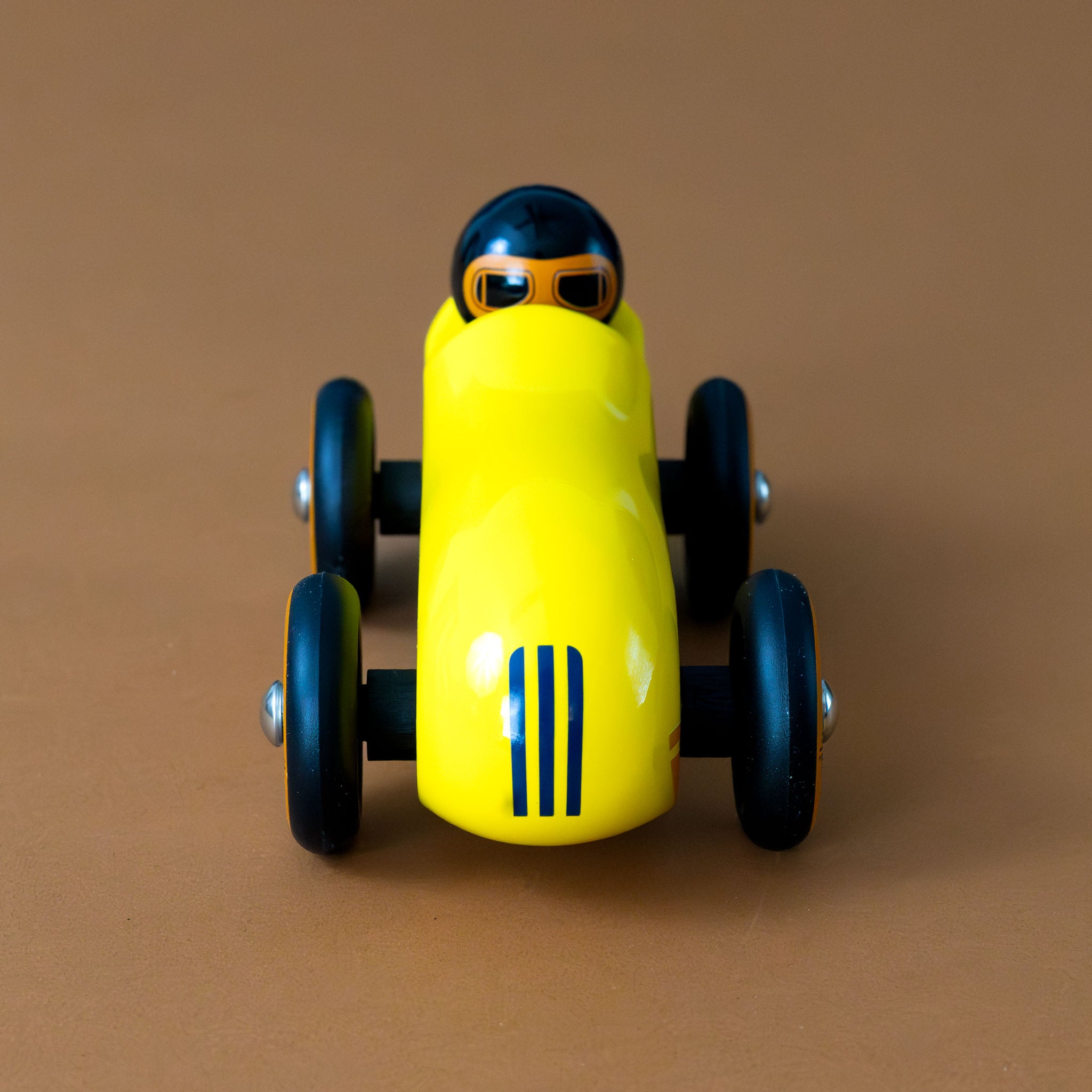 wooden-old-sport-compet-car-canary-front