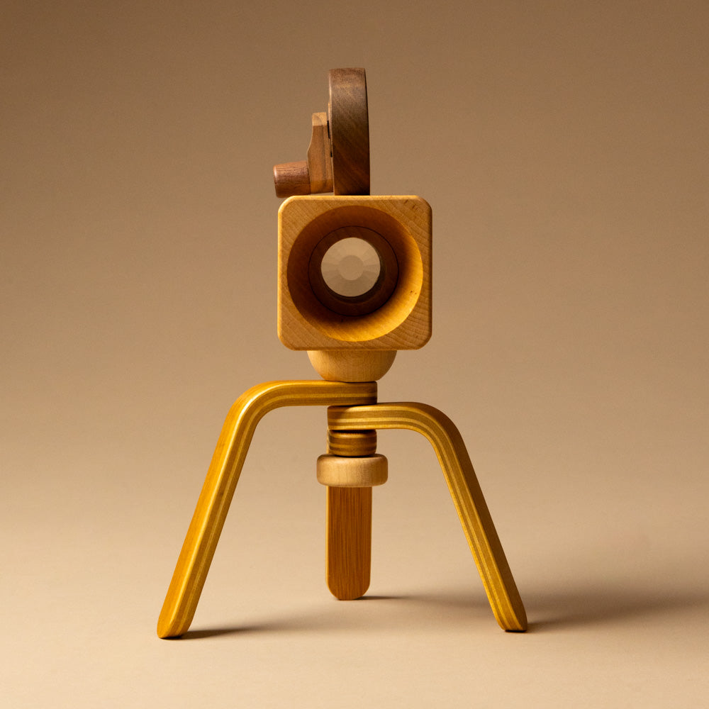 wooden-super-16-handheld-play-camera-with-tripod_-front