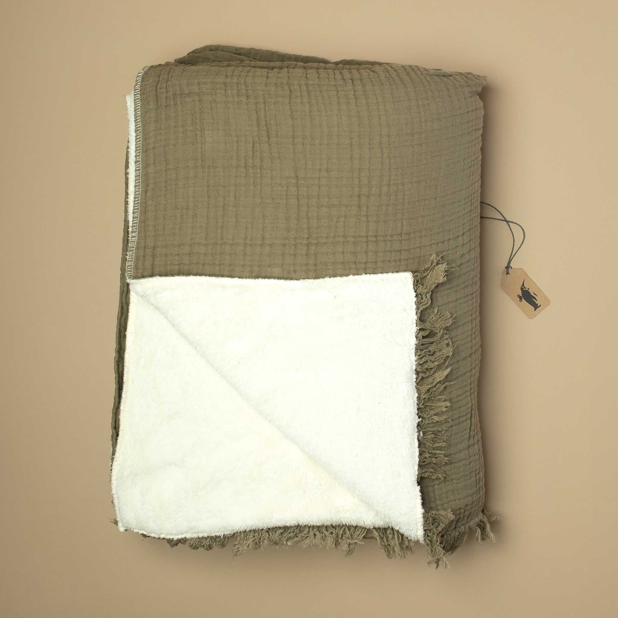 alaia-sherpa-throw-moss