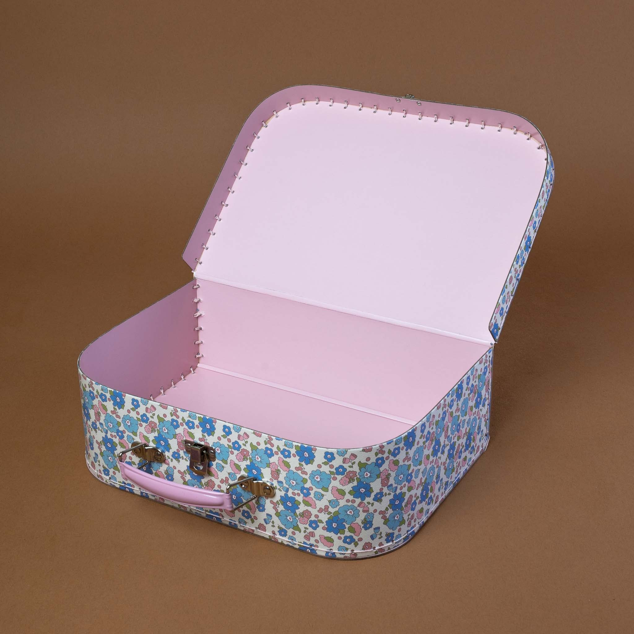 open-suitcase-with-pink-interior