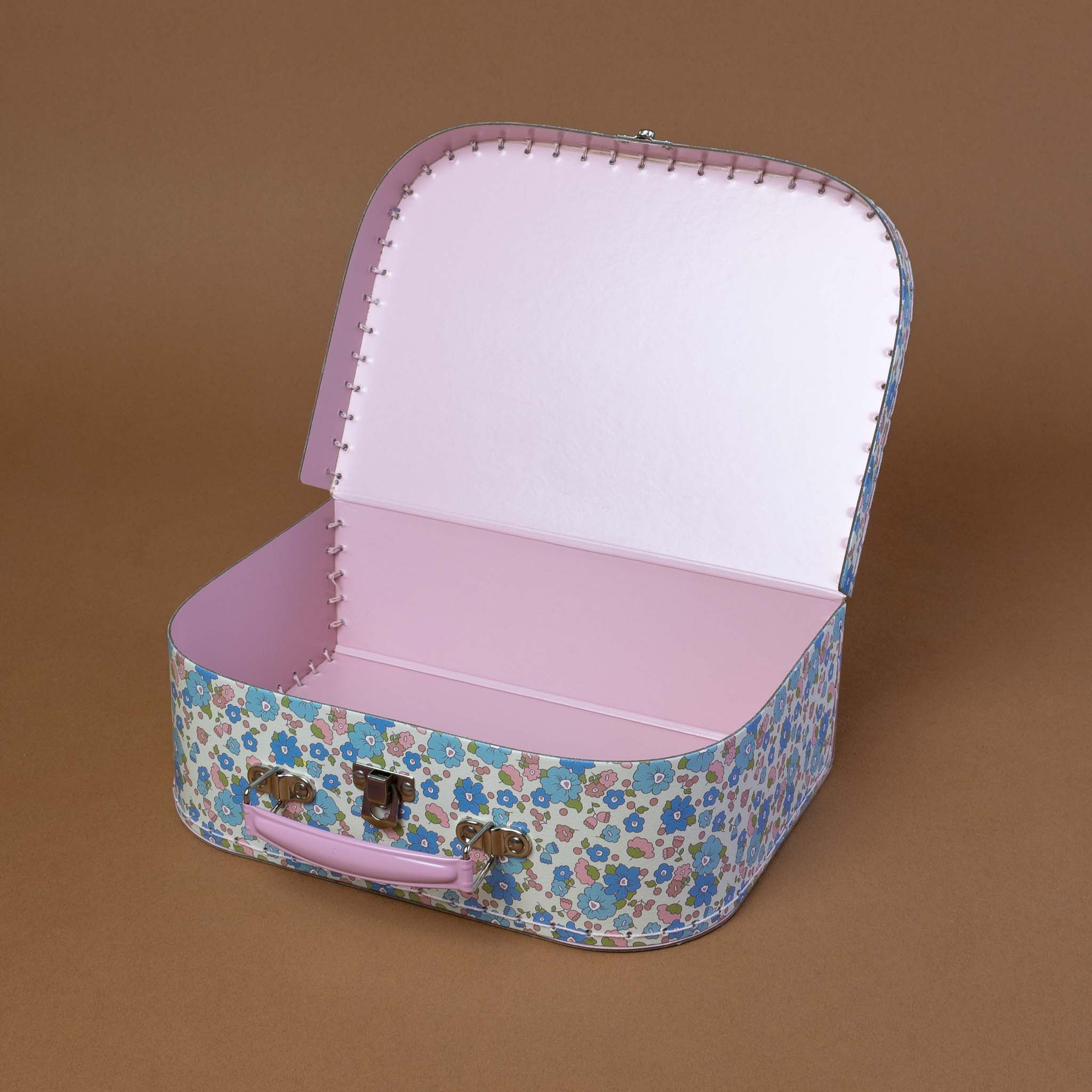 open-suitcase-with-pink-interior