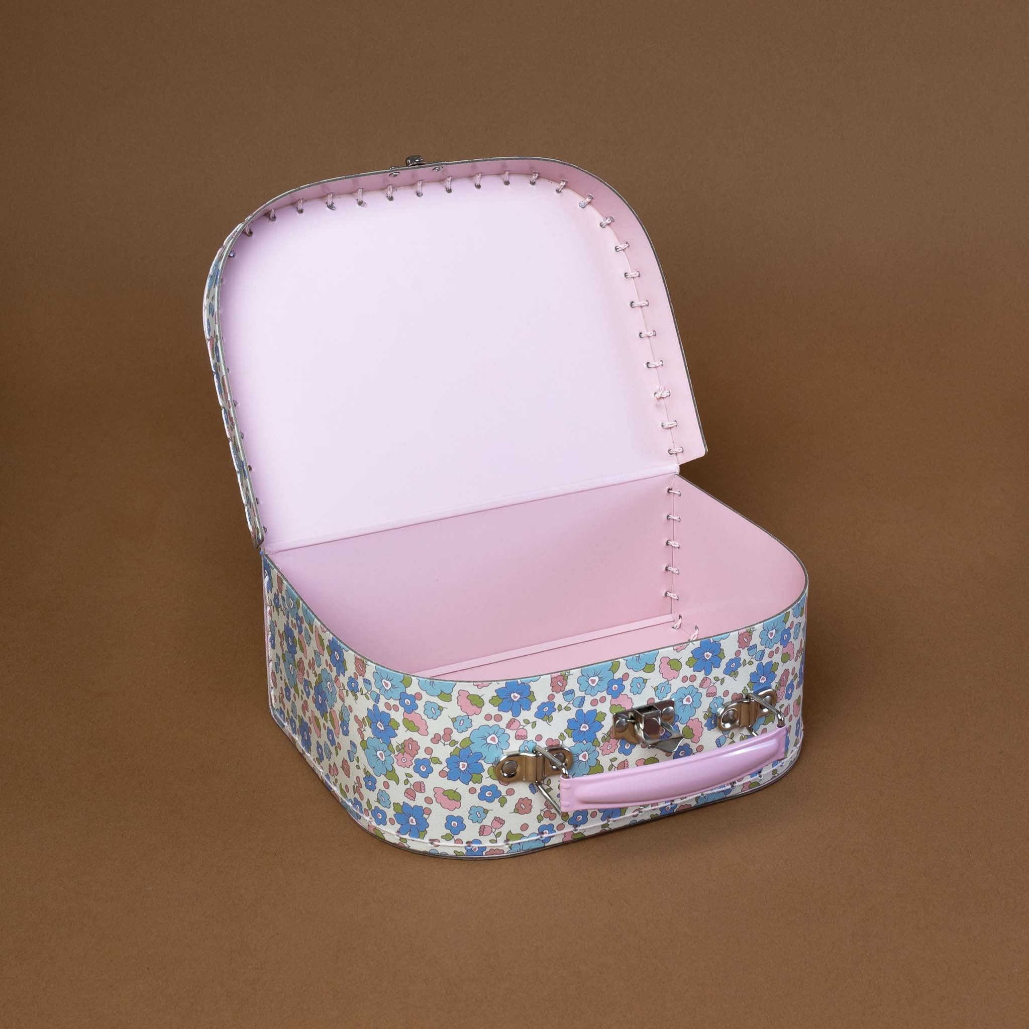 open-suitcase-with-pink-interior