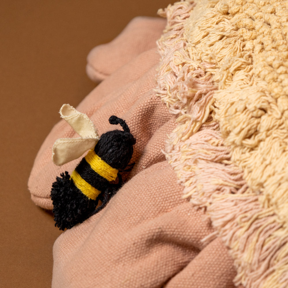 daisy-floor-cushion-pink-with-bee