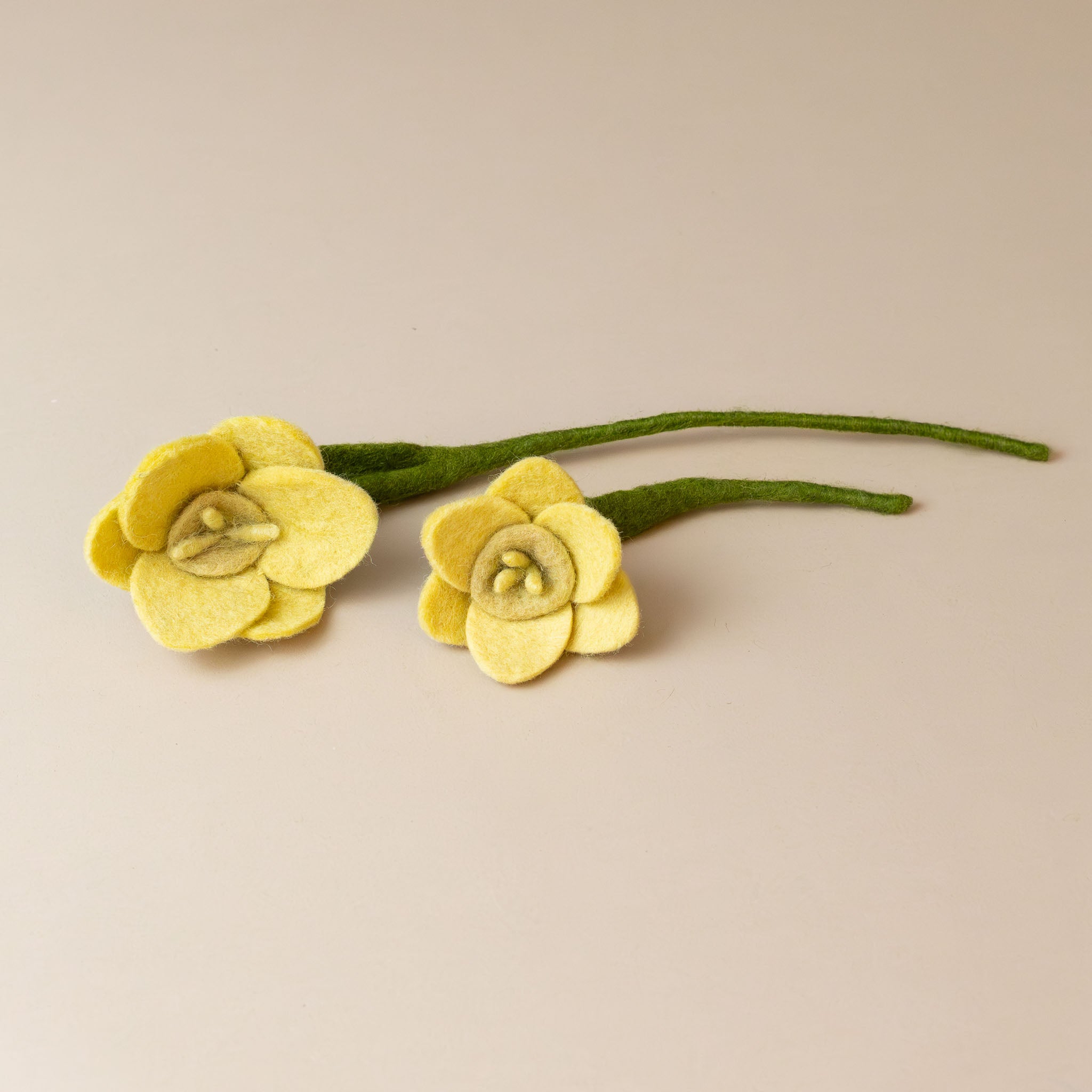 felt-daffodil-stem-and-short