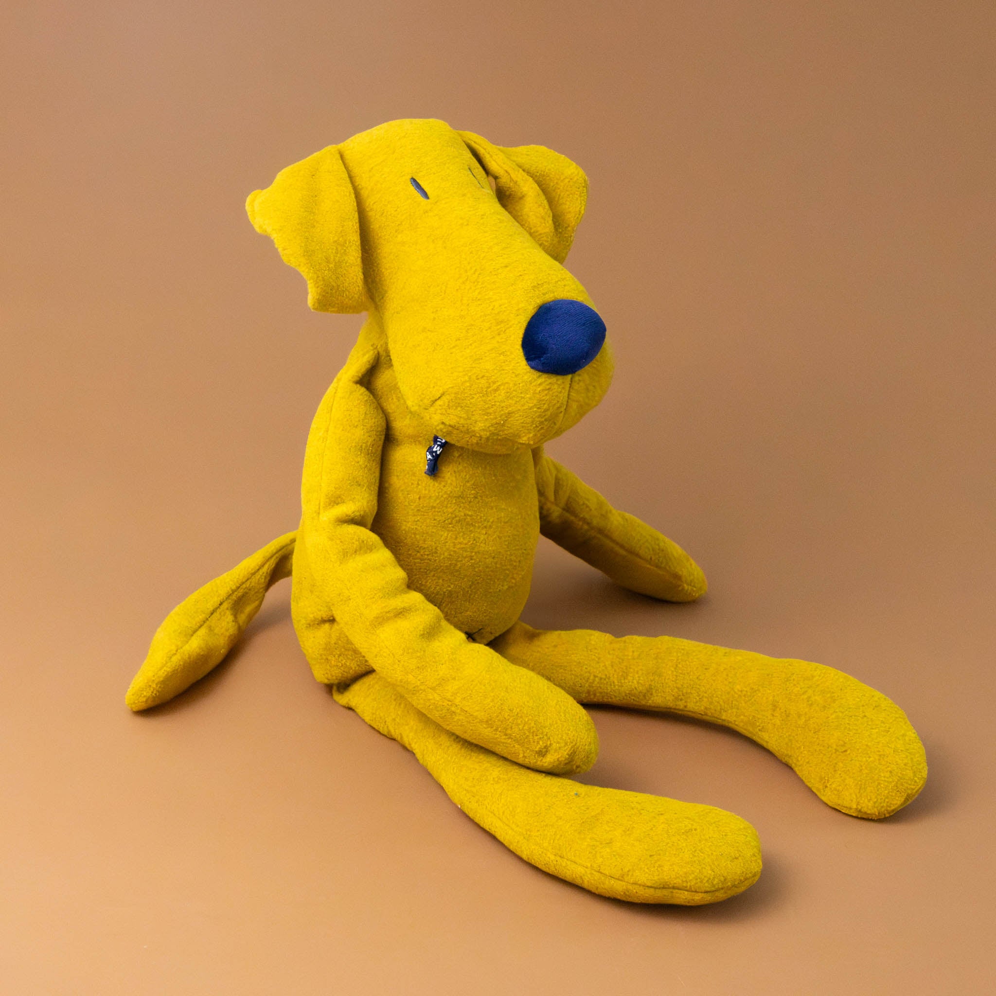 les-pop-toc-pup-ochre-grande-sitting-with-tail