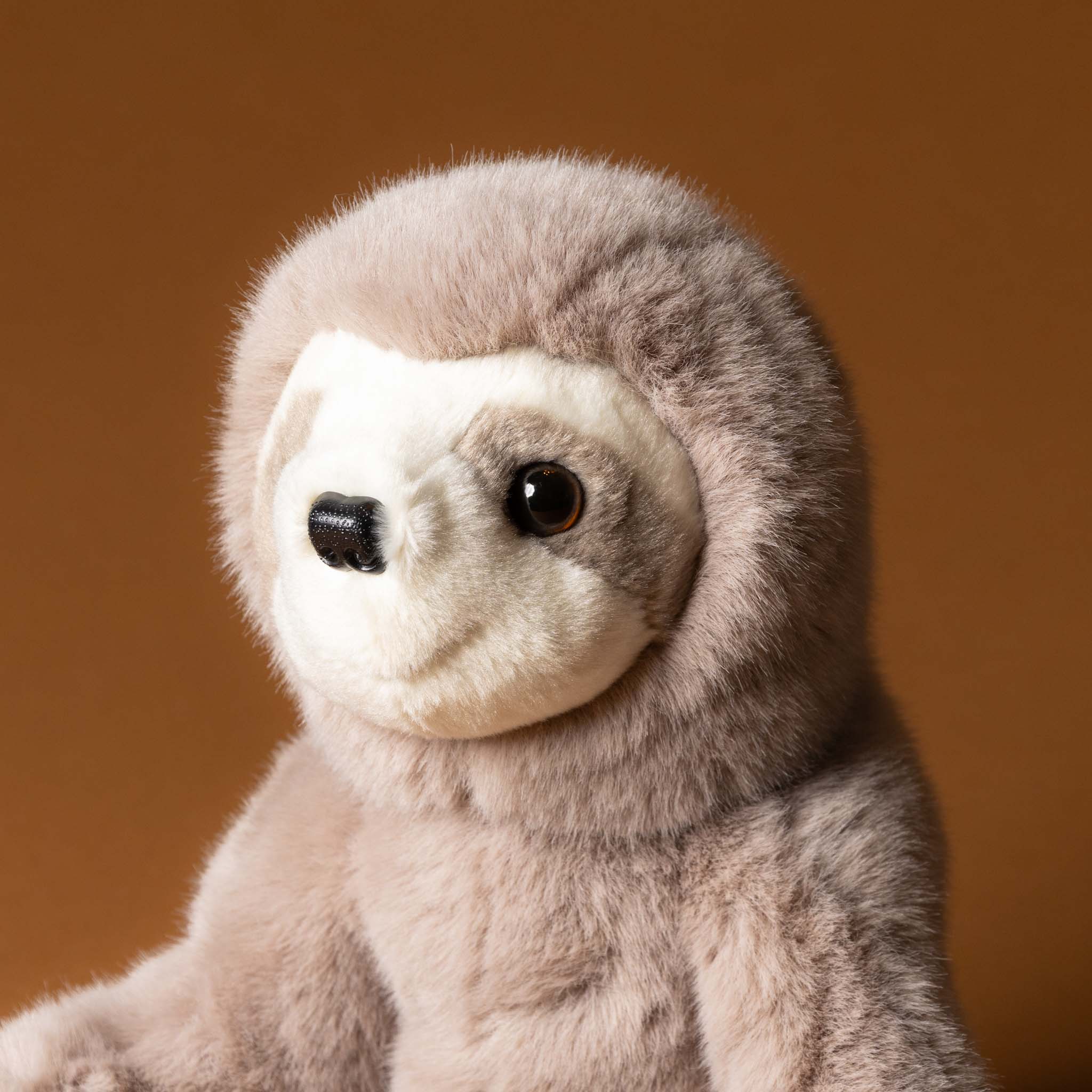 lizzie-the-sloth-stuffed-animal-face
