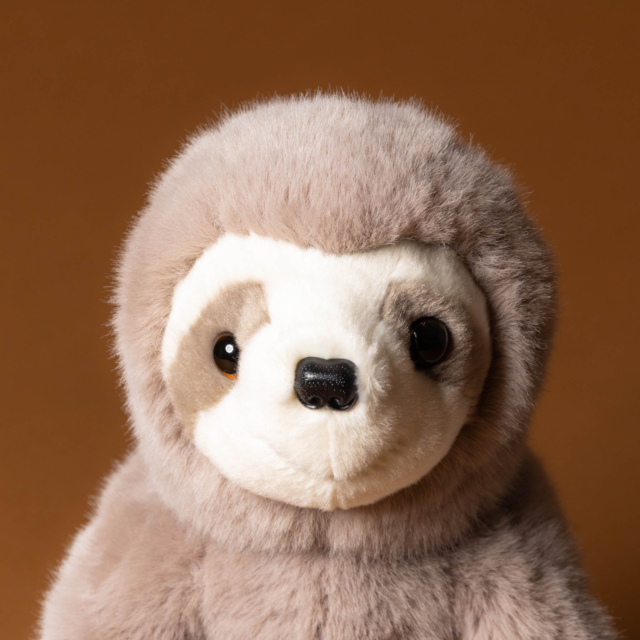 lizzie-the-sloth-stuffed-animal-face