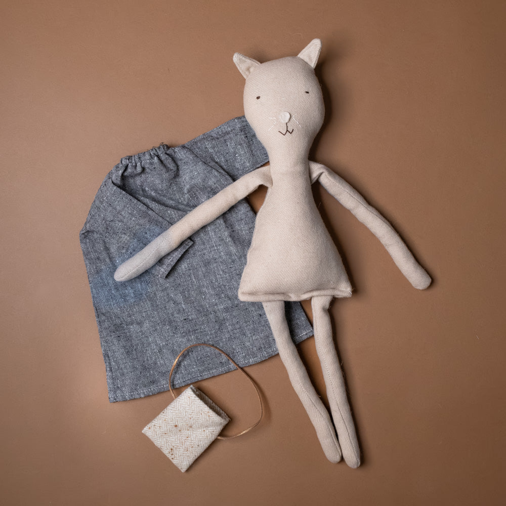mae-the-barn-cat-charcoal-chambray-day-dress-stuffed-animal-with-satchel