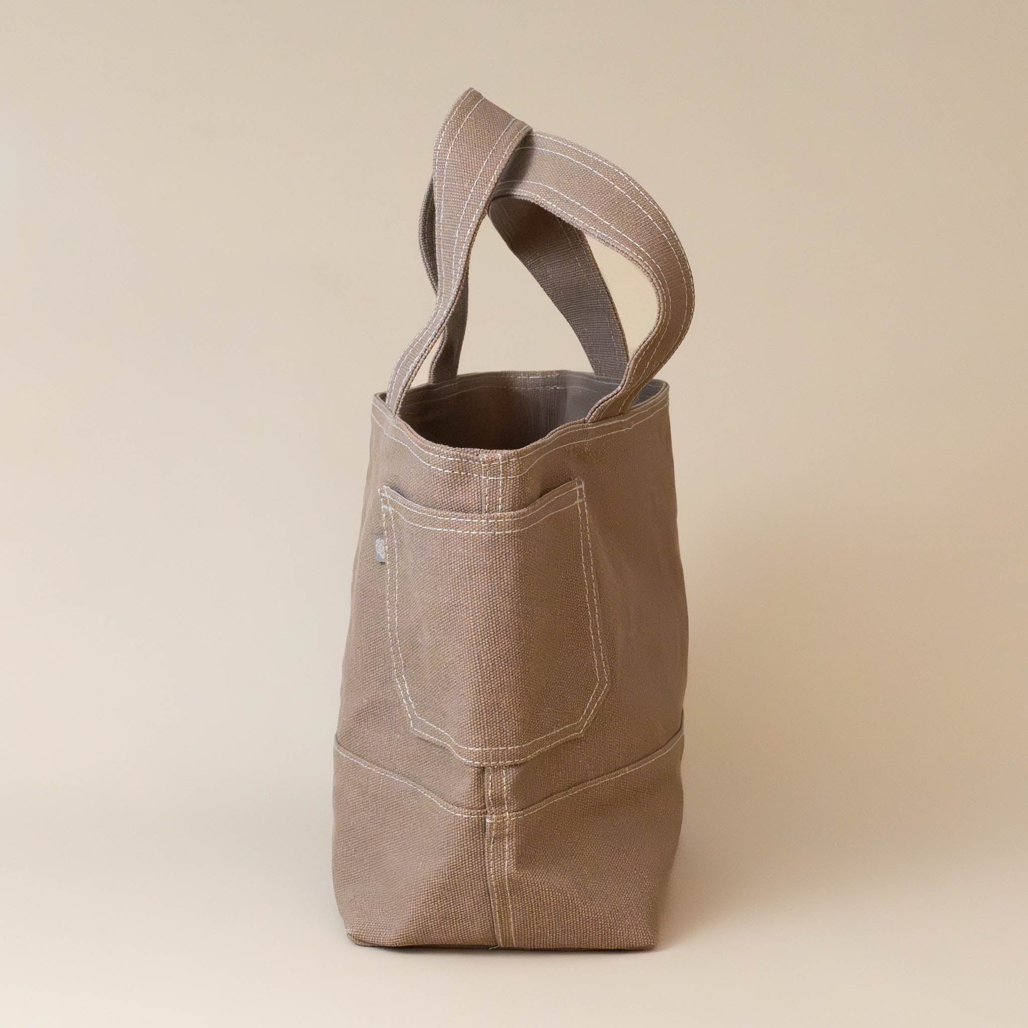 mocha-linen-shopping-tote-bag-side-pocket