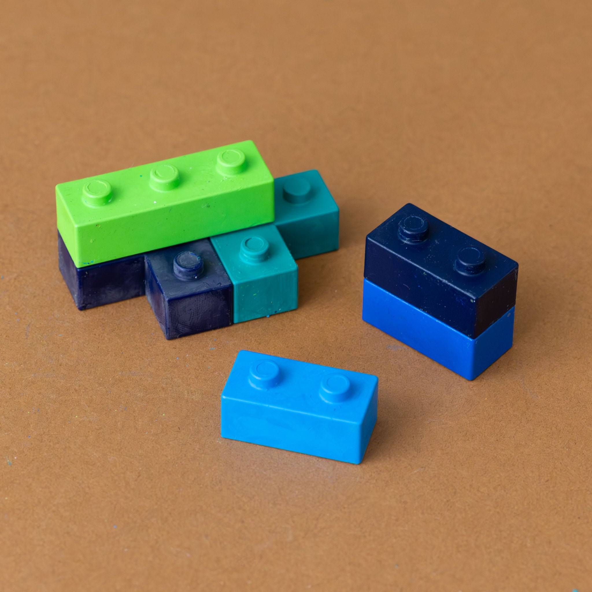 pocket-6-crayons-ocean-blues-greens-stacked
