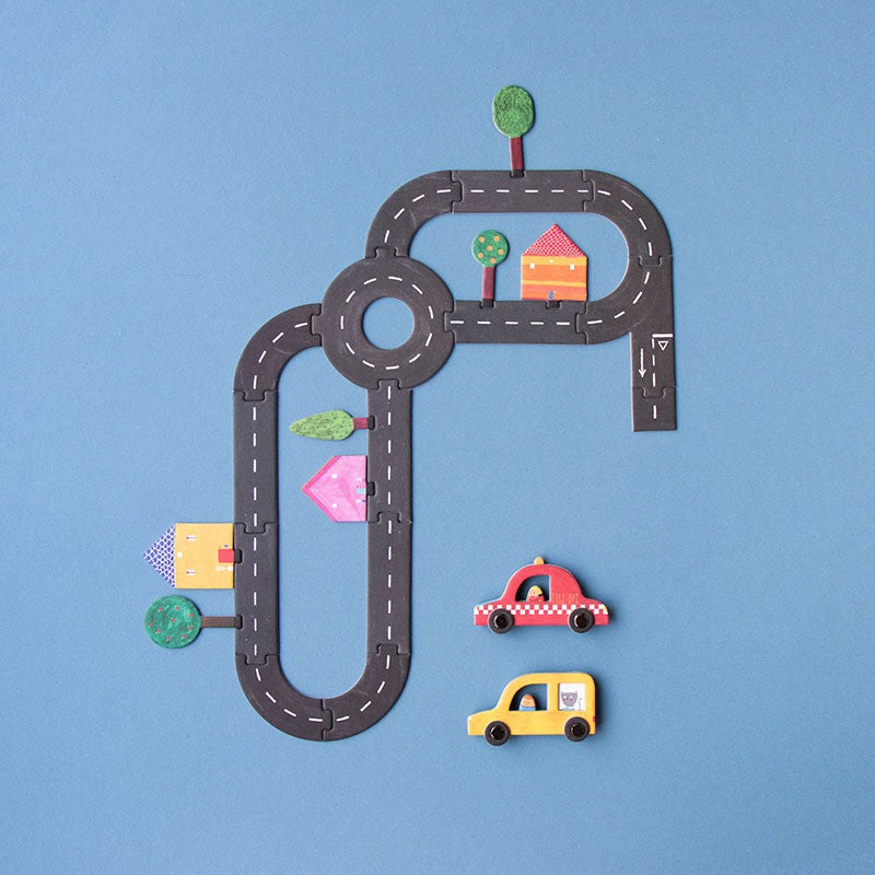 pocket-game-roads Toy road track with cars on a blue background