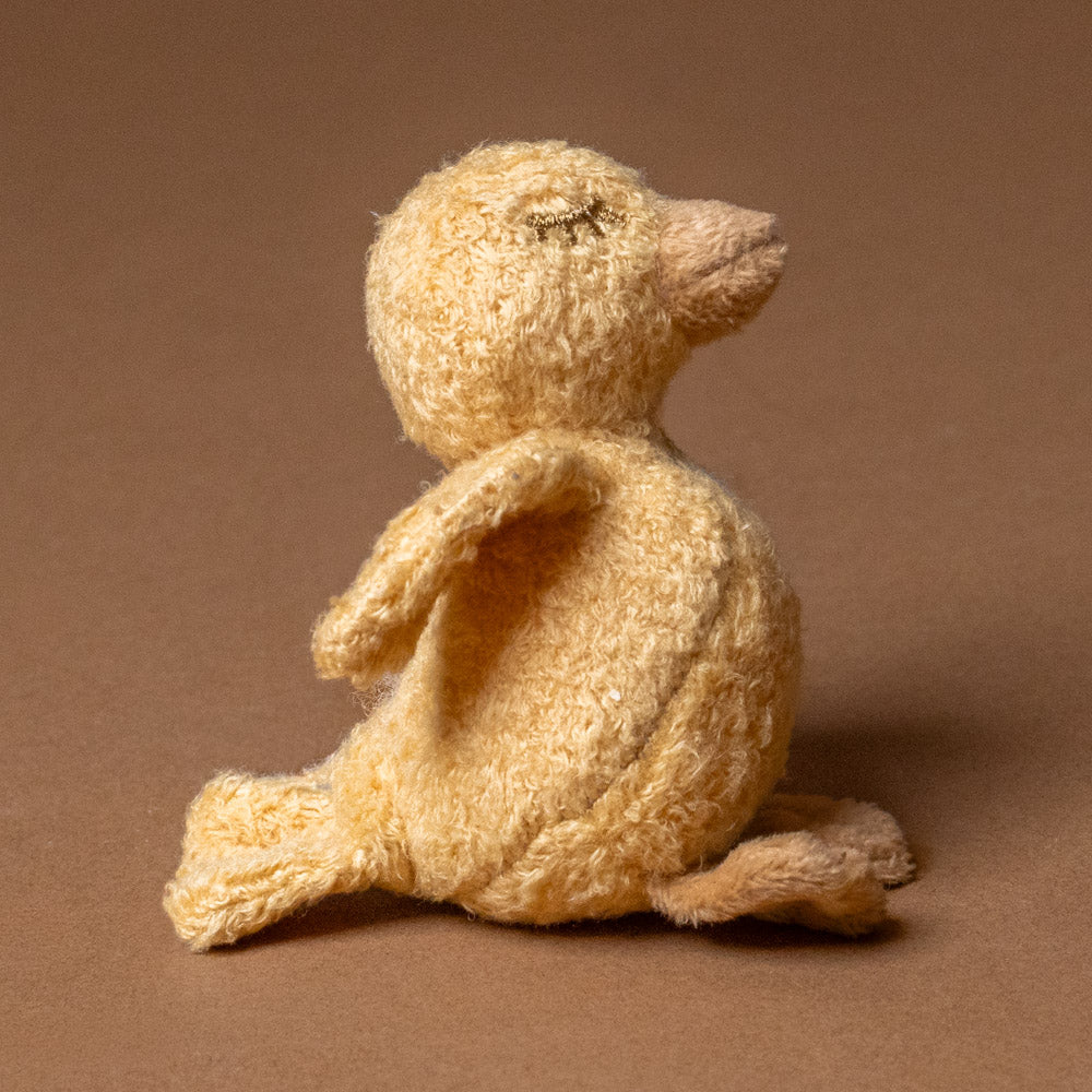 quack-the-duckling-stuffed-animal-sleepy-side