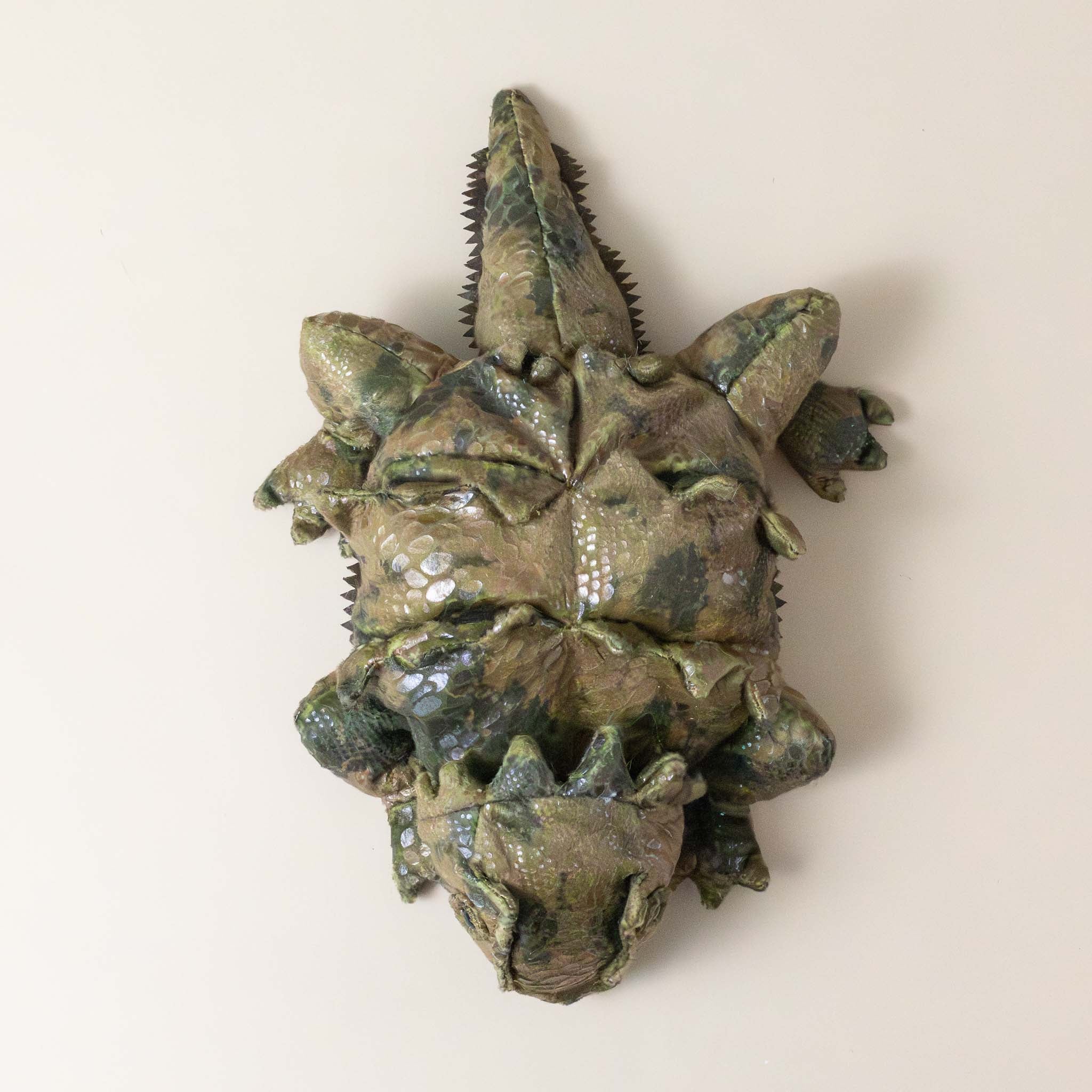 silverback-horned-lizard-hand-puppet-bottom