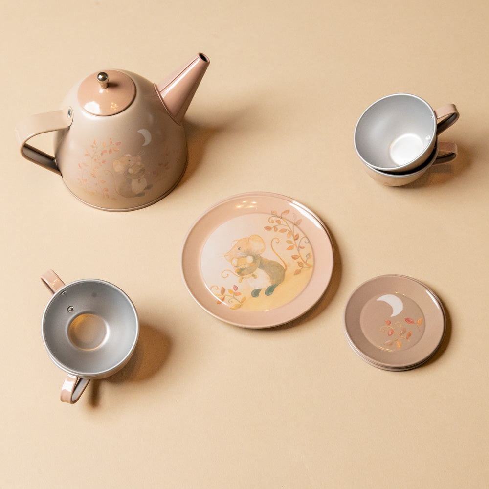 tin-tea-set-with-wicker-basket-mouse