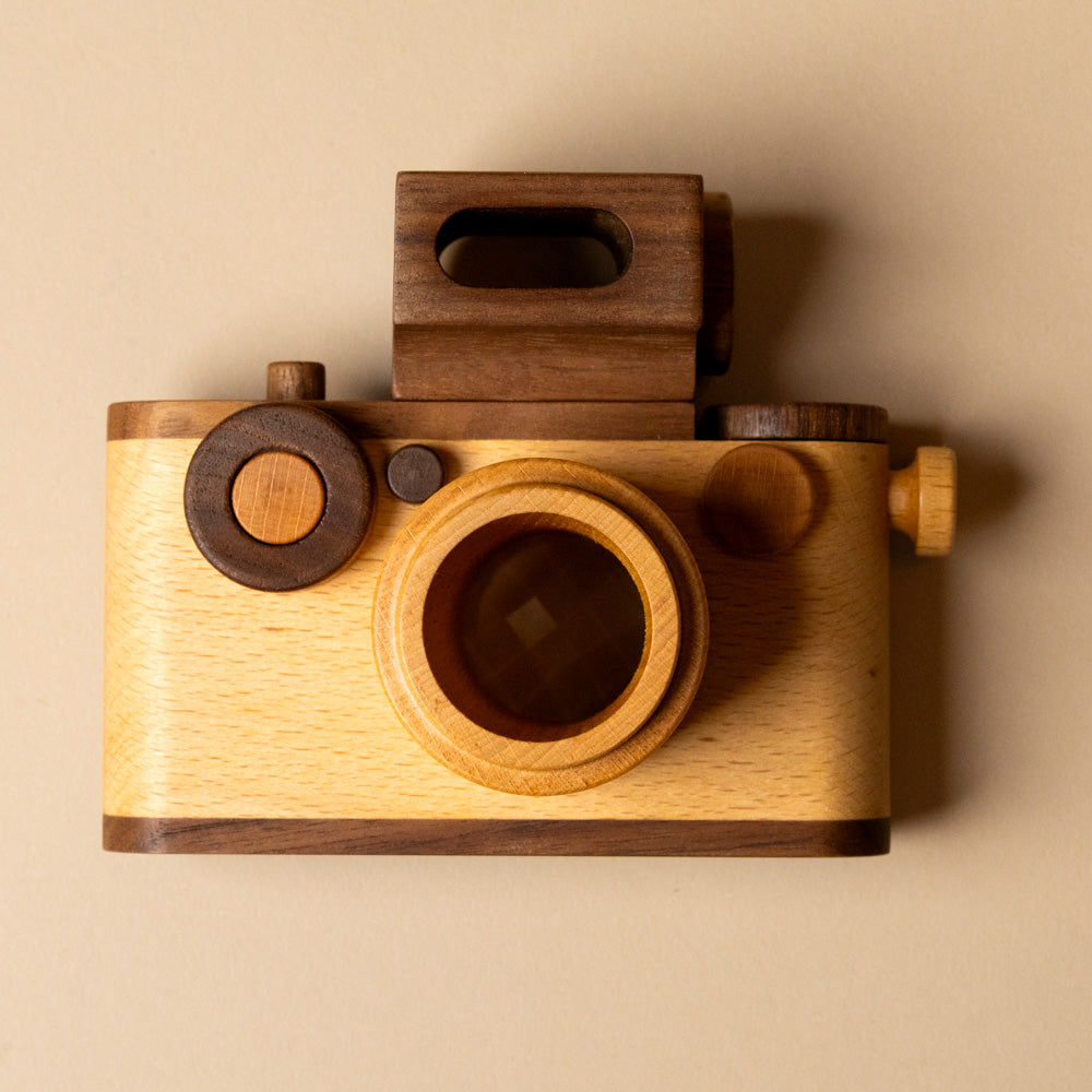 wooden-35mm-vintage-style-play-camera-back