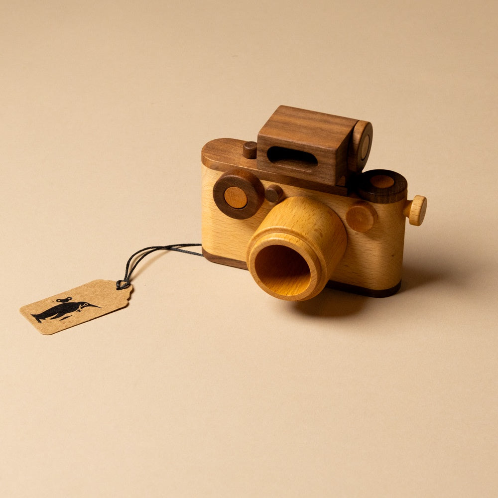wooden-35mm-vintage-style-play-camera