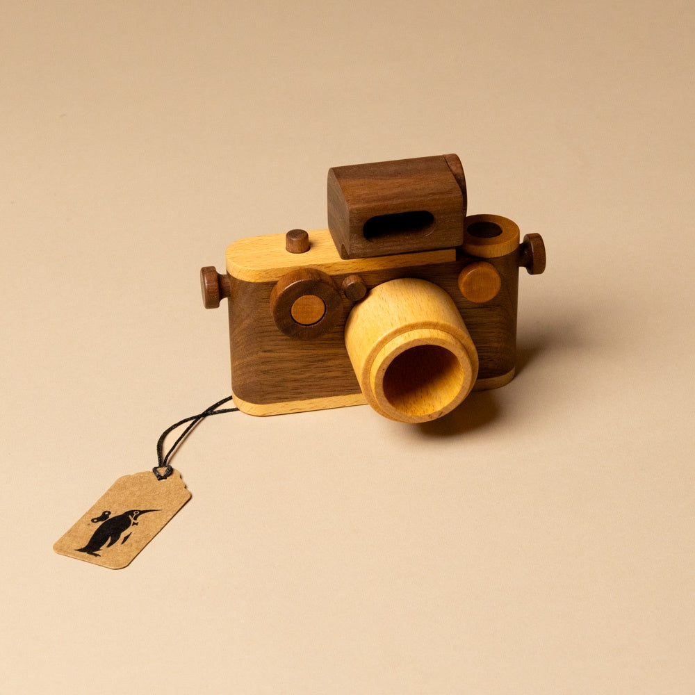 wooden-35mm-vintage-style-play-camera-walnut