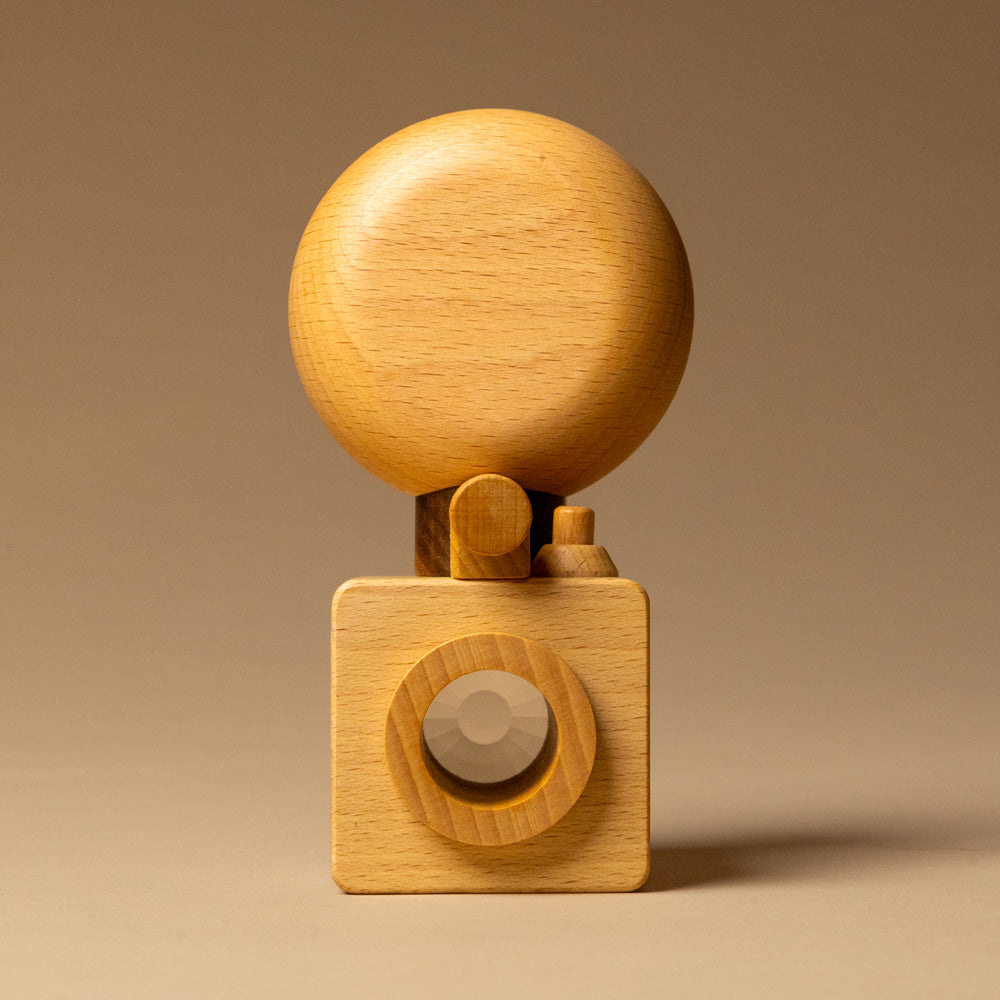 wooden-brownie-play-camera-beechwood-reflector-back