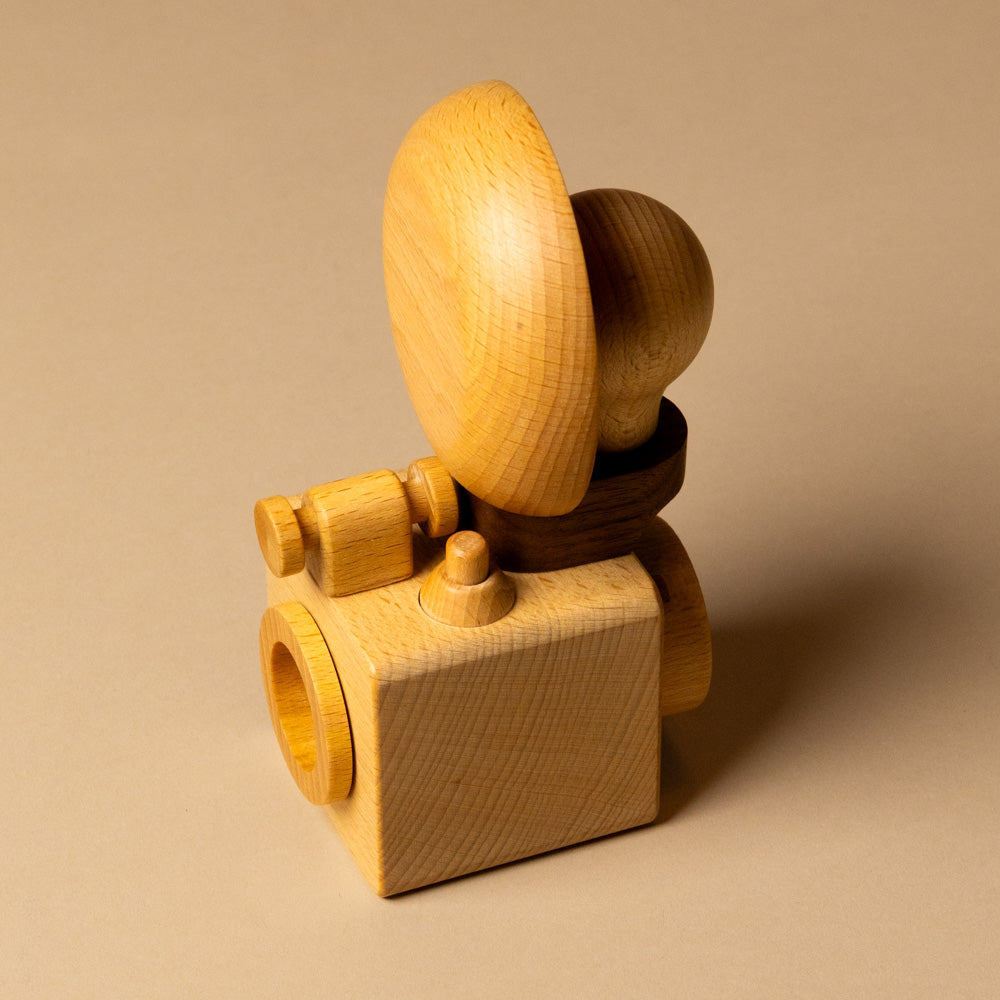 wooden-brownie-play-camera-beechwood-reflector-top