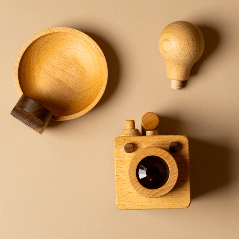 wooden-brownie-play-camera-beechwood-reflector-disassembled