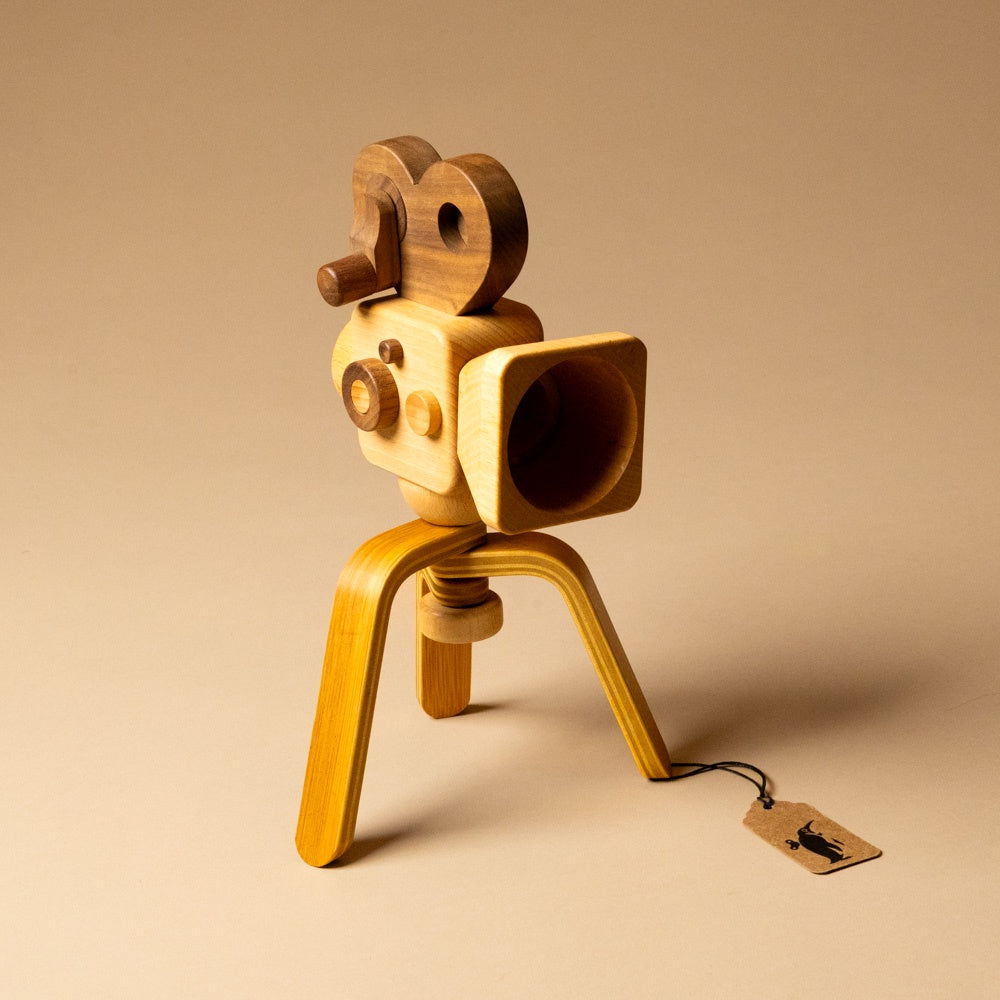 wooden-super-16-handheld-play-camera-with-tripod_