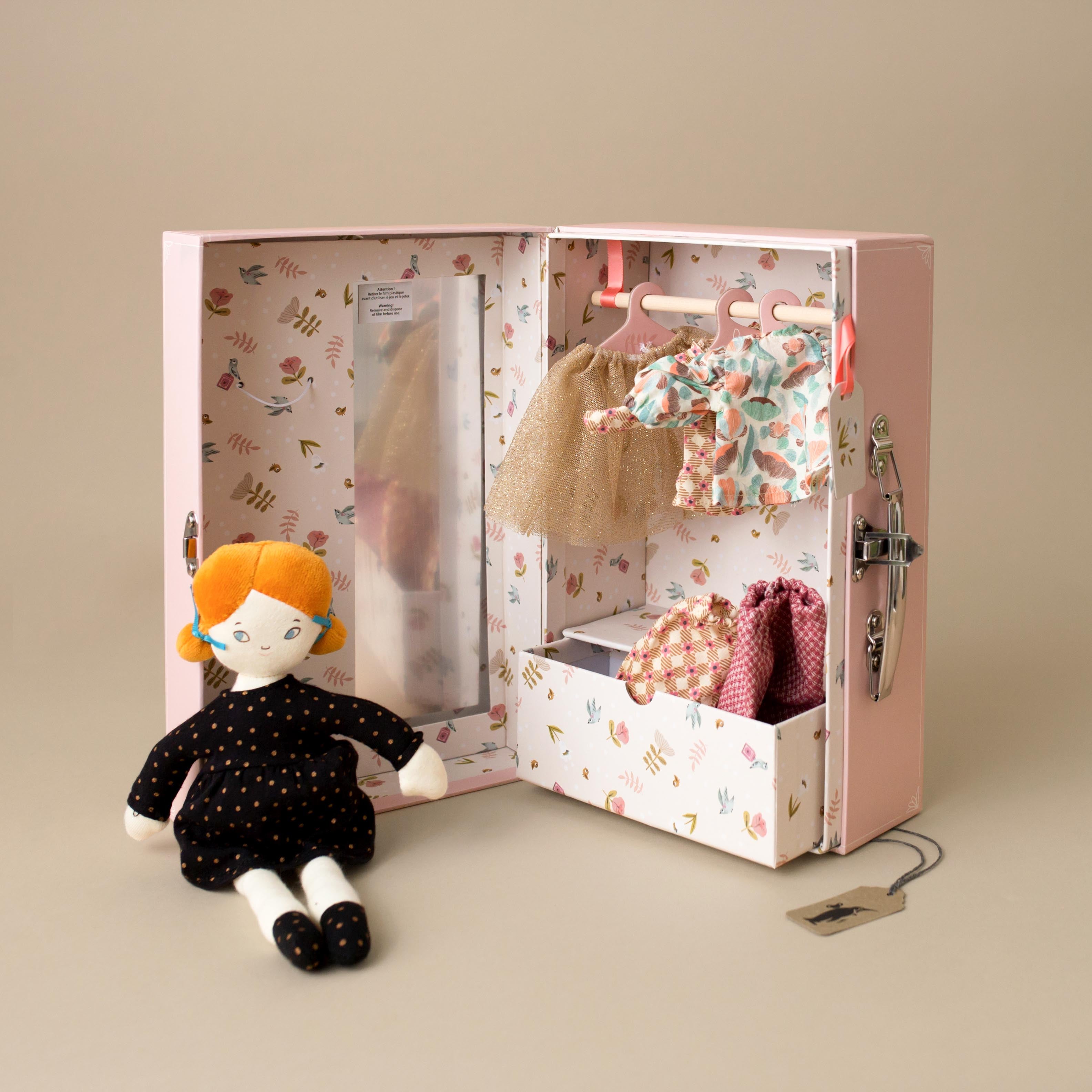 Les Parisiennes Petite Wardrobe Play Set